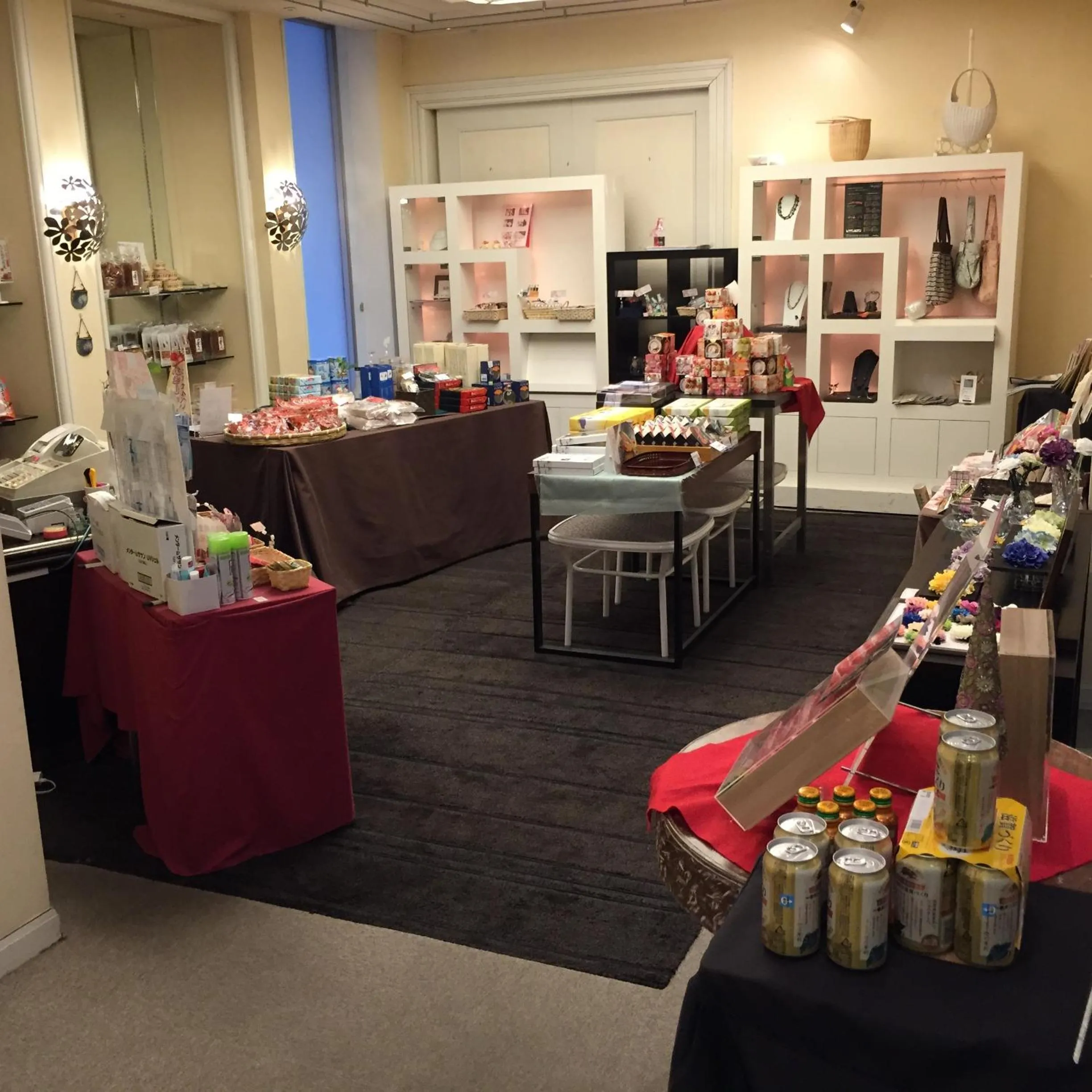 On-site shops in Hotel New Omi