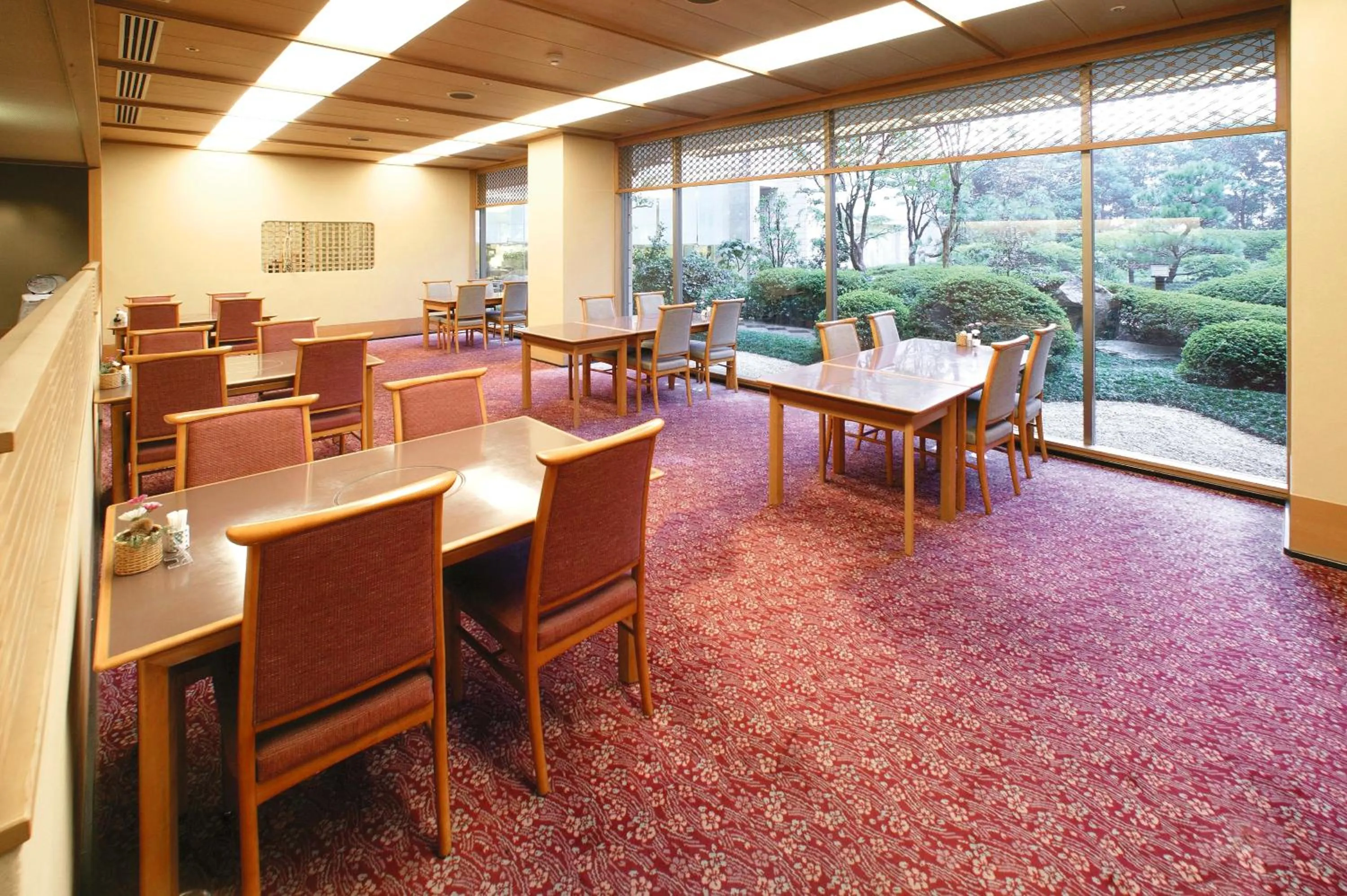 Restaurant/places to eat in Hotel New Omi