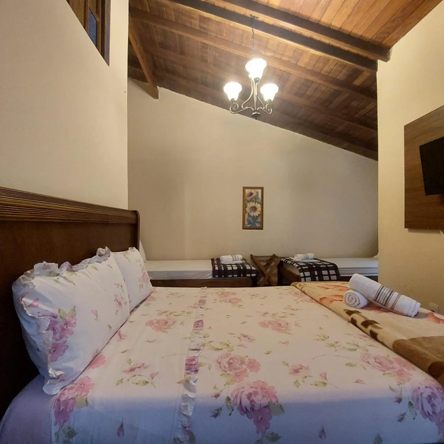 Photo of the whole room, Bed in Pousada Lisieux