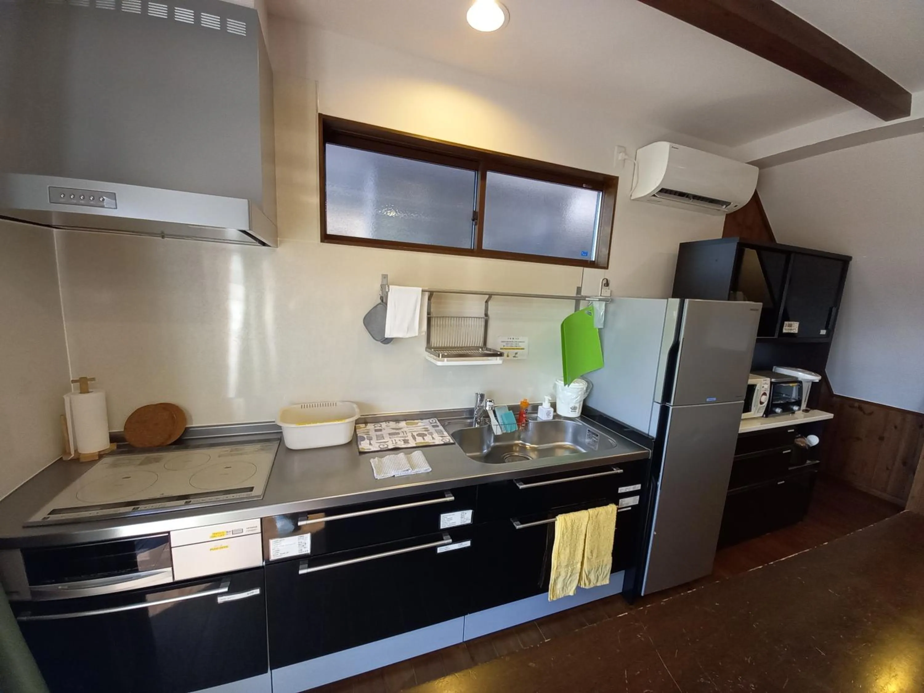 Kitchen or kitchenette in Villa Orange Cabin