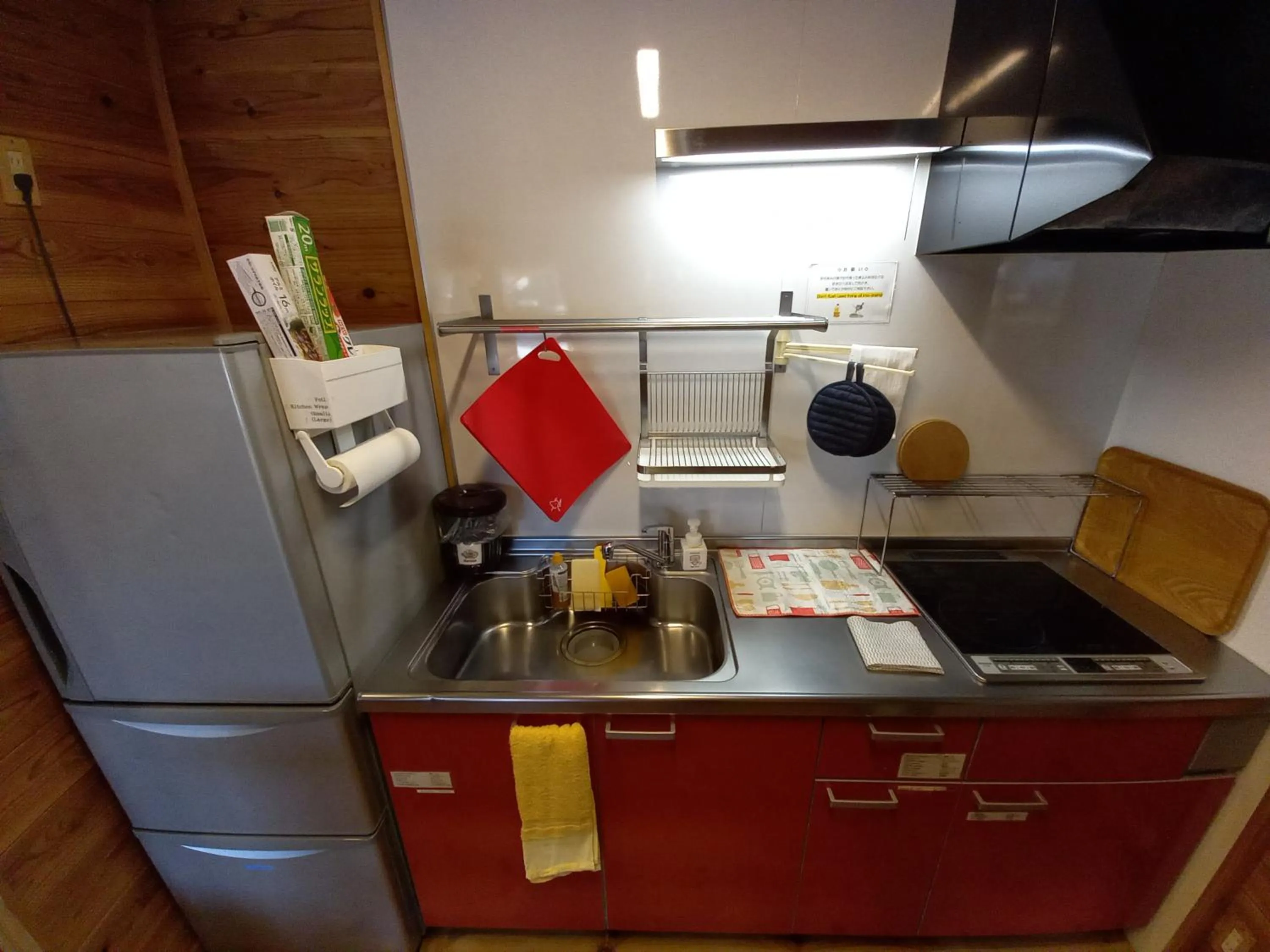 Kitchen or kitchenette in Villa Orange Cabin