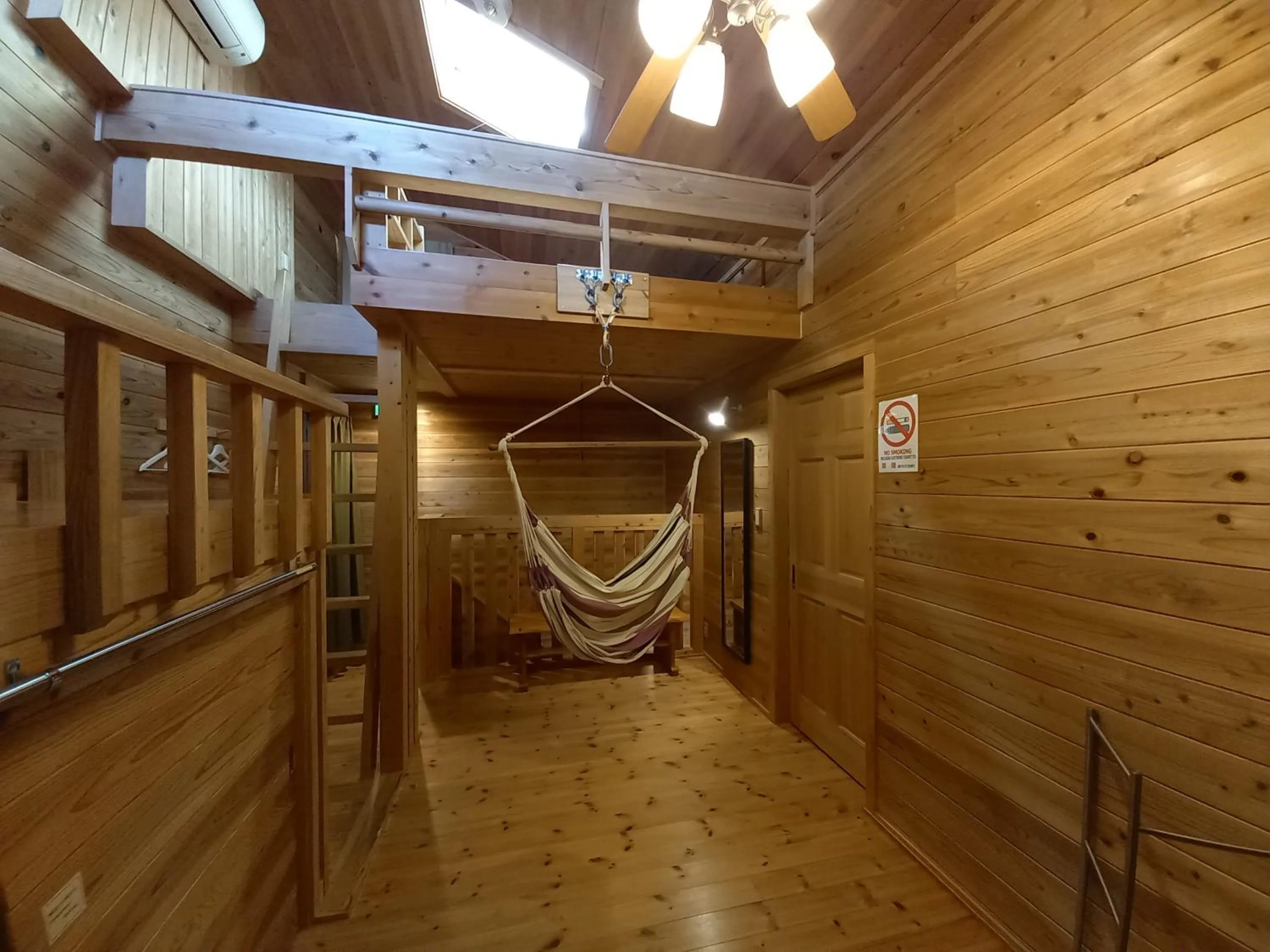 Photo of the whole room in Villa Orange Cabin