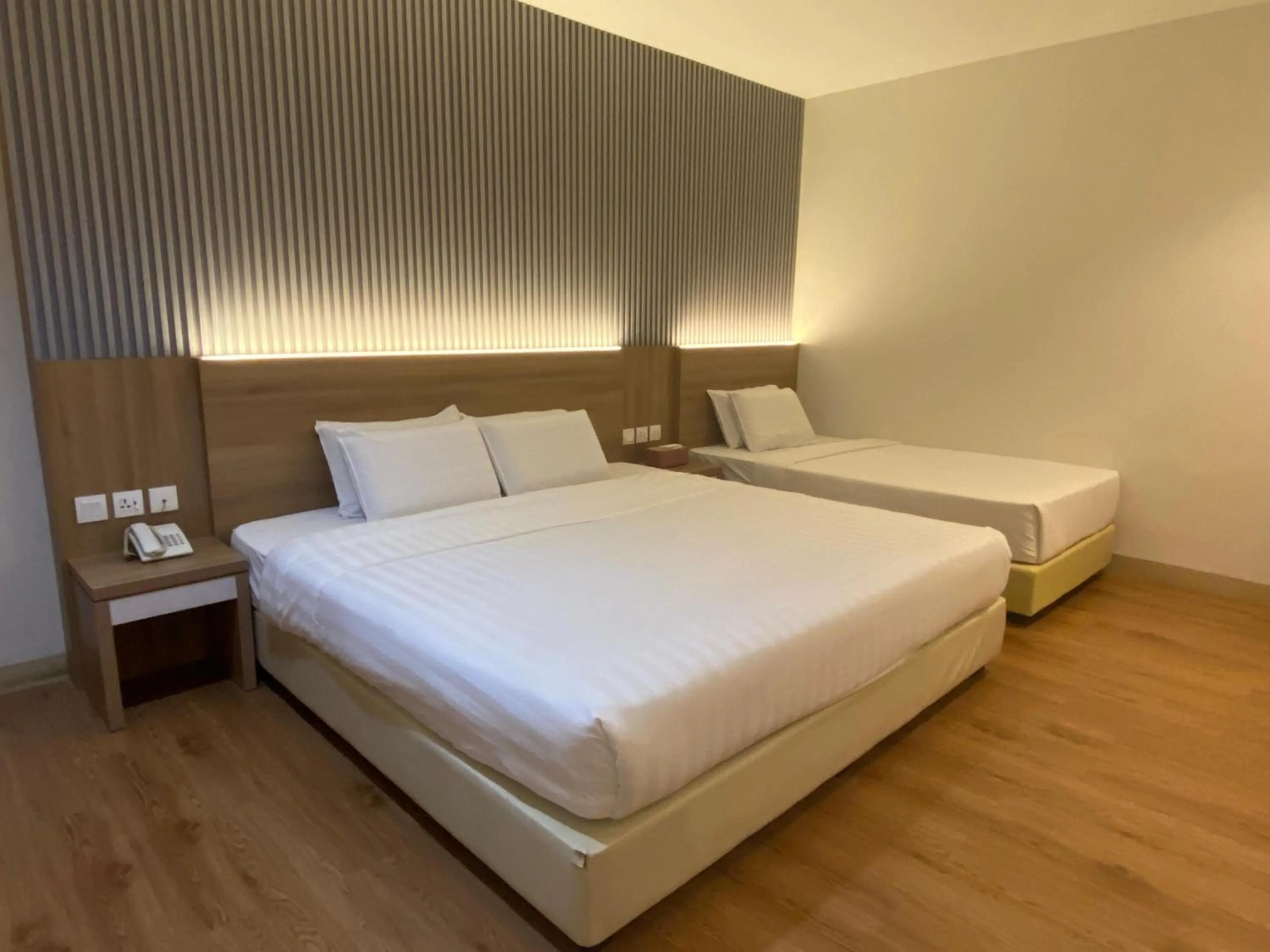Bed in Lovina Inn - Nagoya Batam