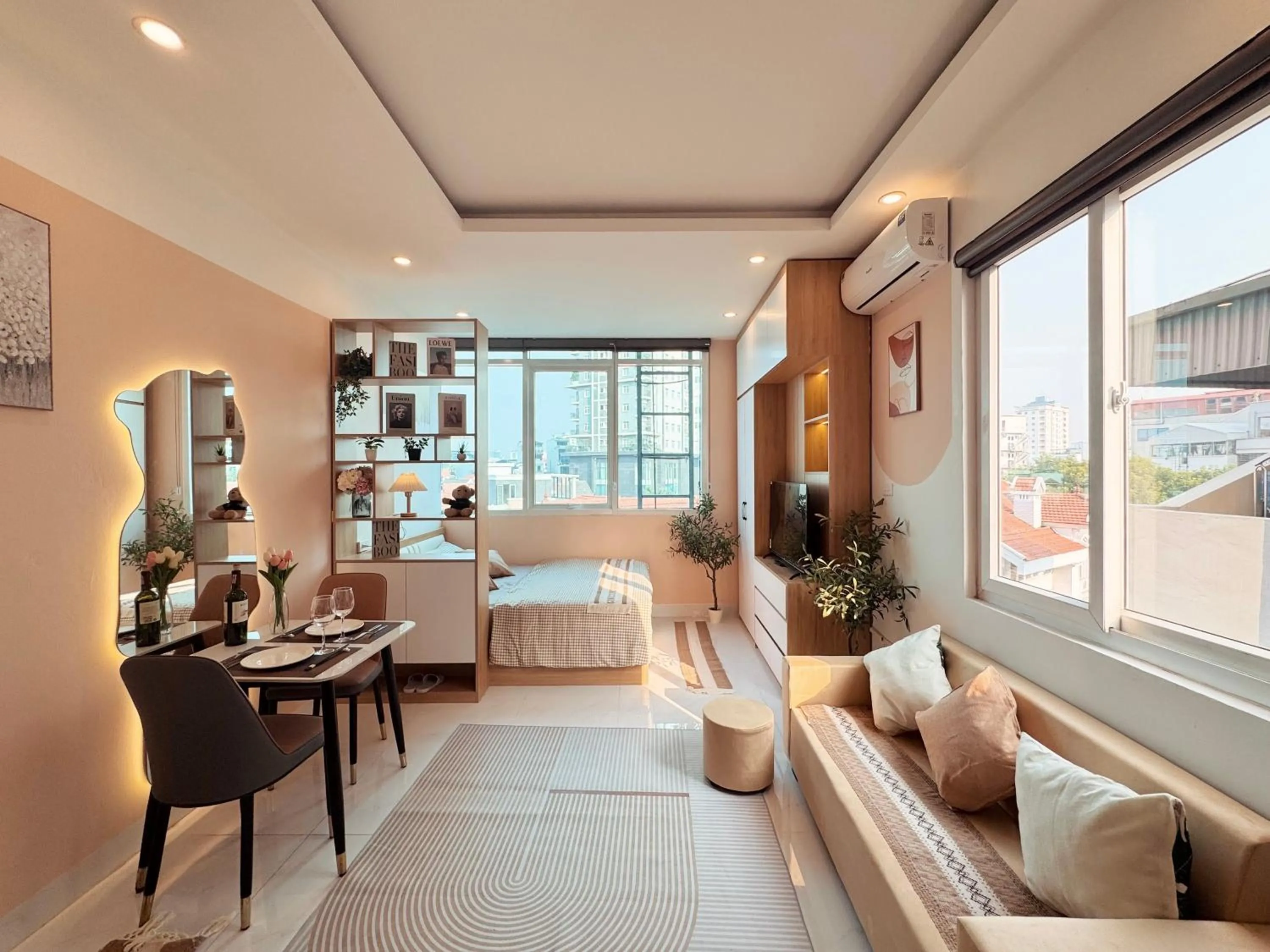 Suite Apartment in The Little Hanoi - Super Central Apartment