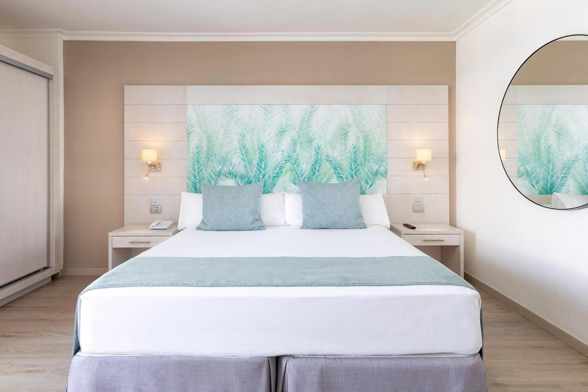 Photo of the whole room, Bed in Tigotan Lovers & Friends Playa de las Americas - Adults Only (+18)