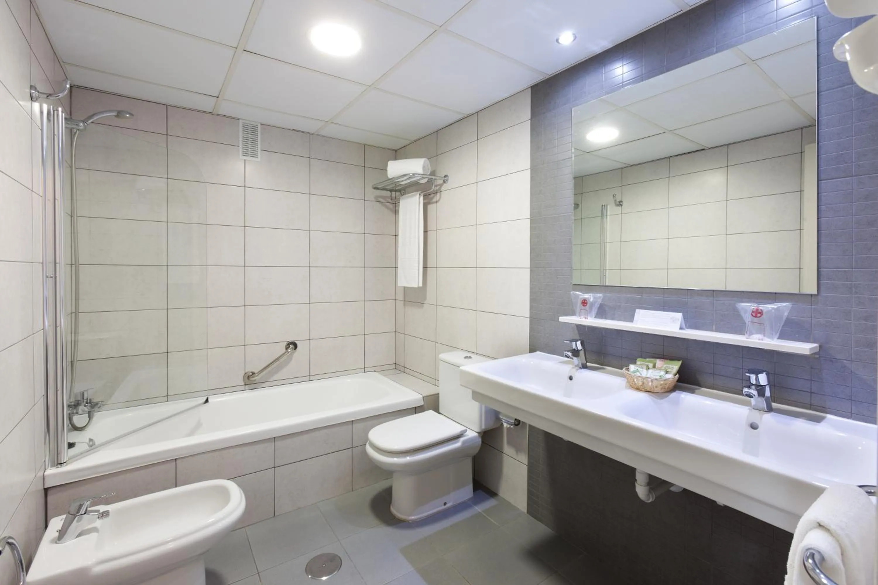 Toilet in Tigotan Lovers & Friends Playa de las Americas - Adults Only (+18)