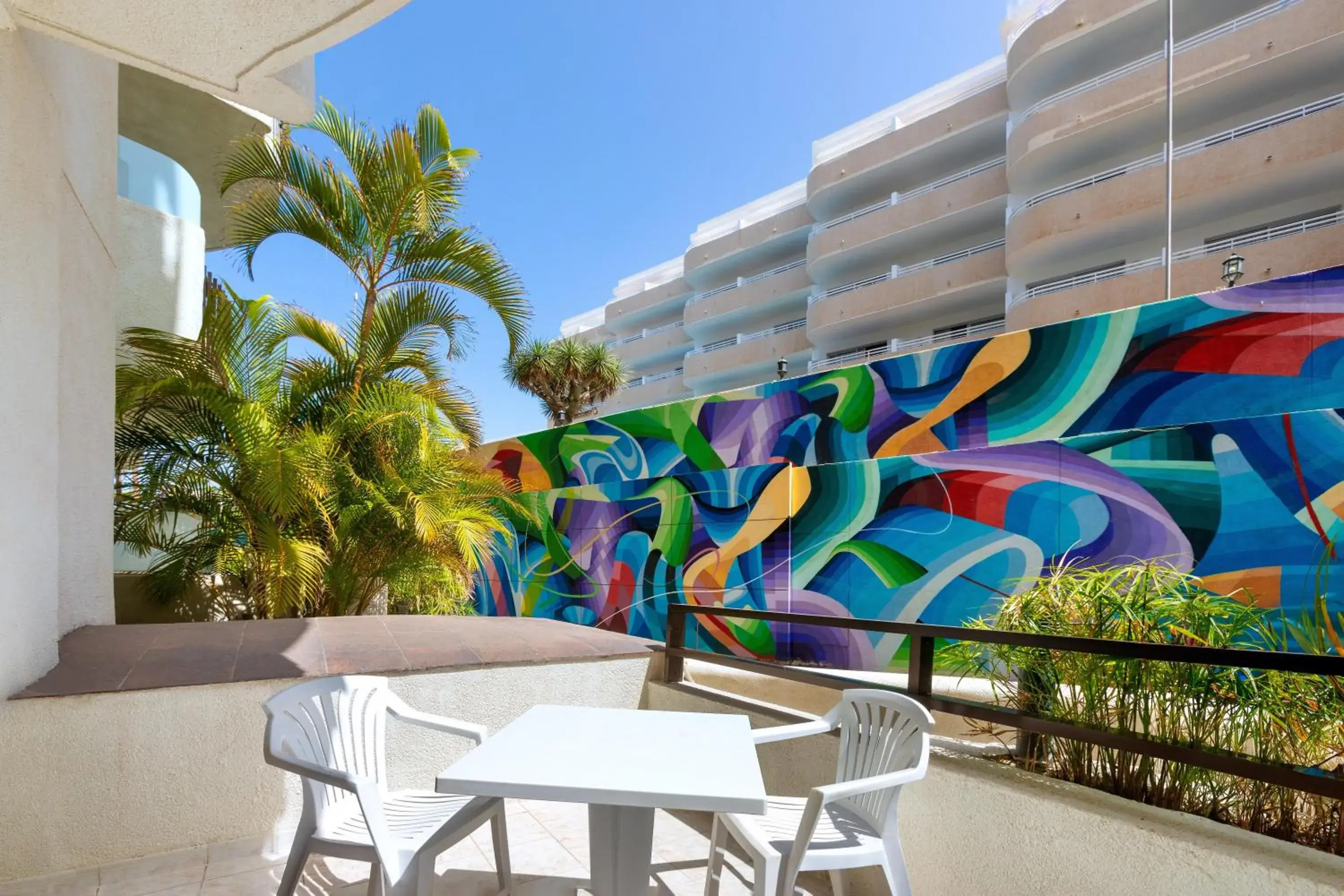 Photo of the whole room in Tigotan Lovers & Friends Playa de las Americas - Adults Only (+18) Photo of the whole room in Tigotan Lovers & Friends Playa de las Americas - Adults Only (+18)