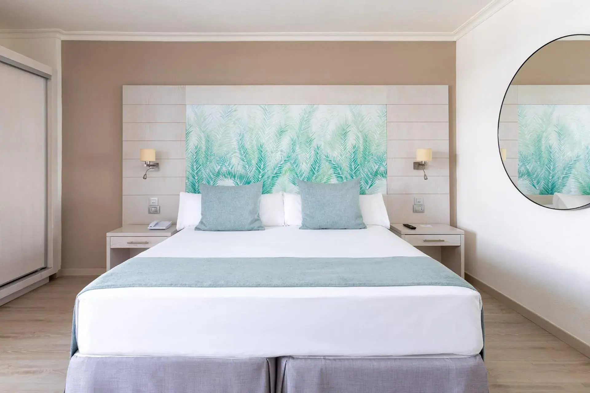 Bed in Tigotan Lovers & Friends Playa de las Americas - Adults Only (+18) Bed in Tigotan Lovers & Friends Playa de las Americas - Adults Only (+18)