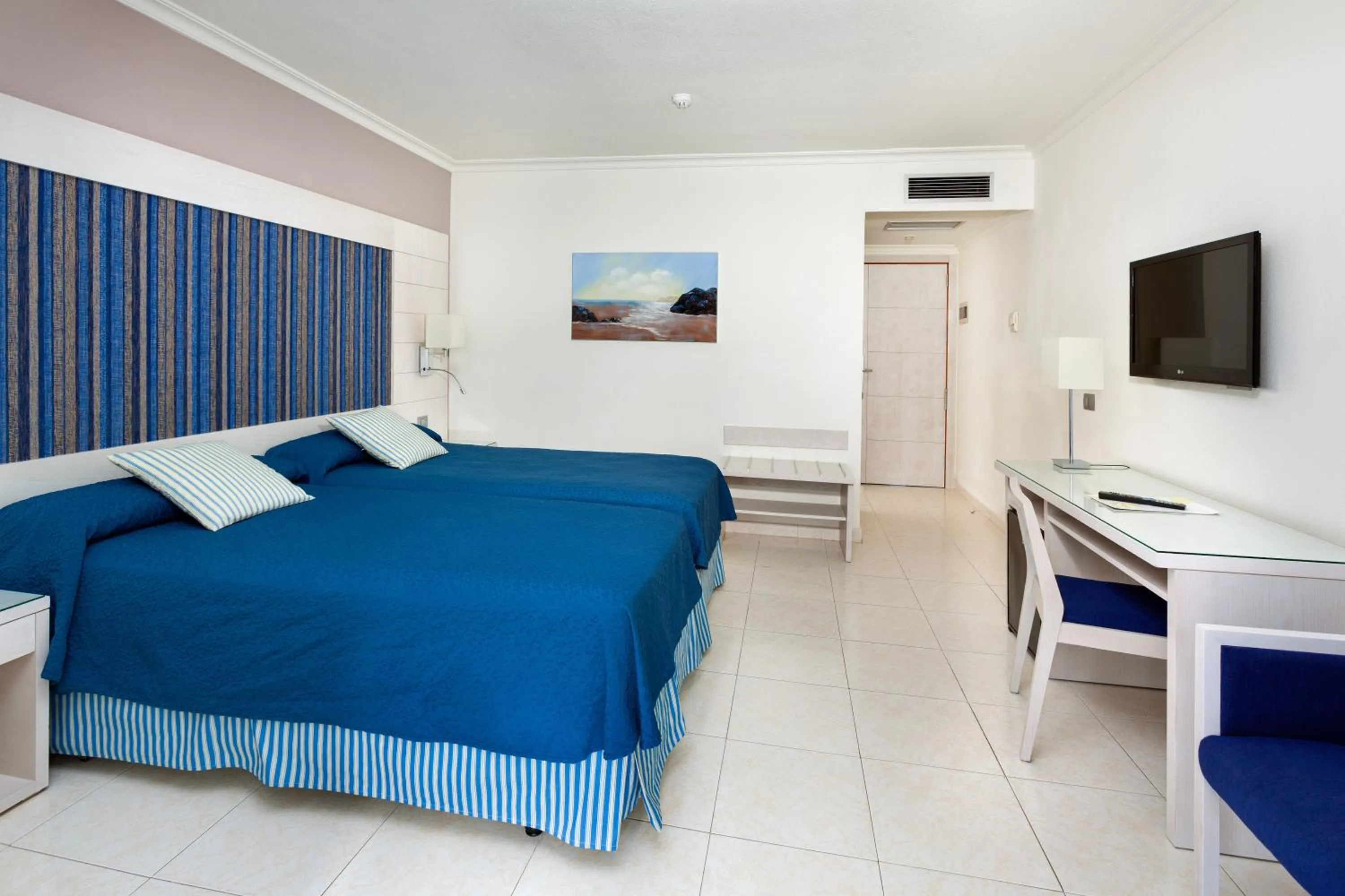 Photo of the whole room, Bed in Tigotan Lovers & Friends Playa de las Americas - Adults Only (+18)