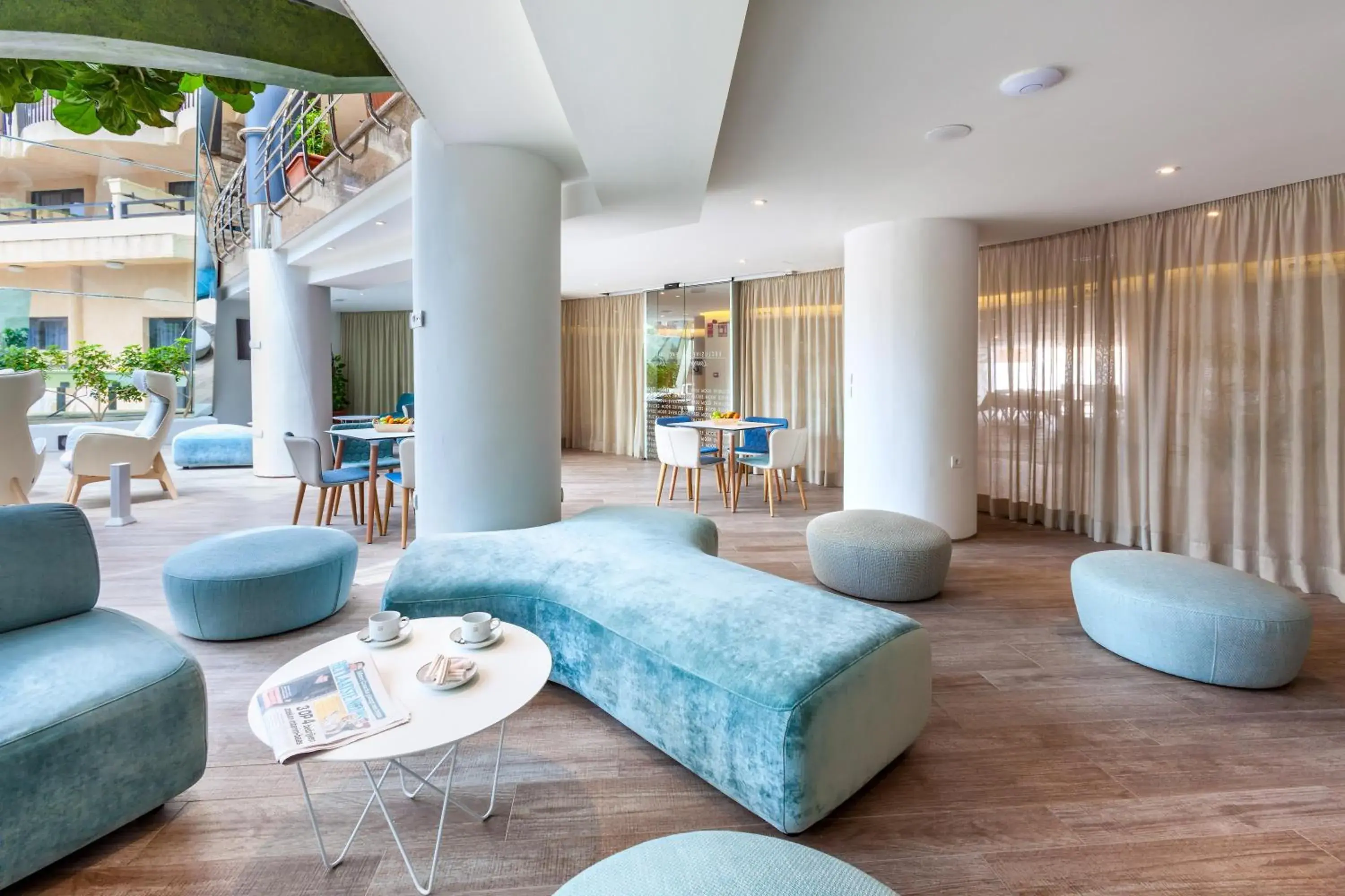 Photo of the whole room in Tigotan Lovers & Friends Playa de las Americas - Adults Only (+18) Photo of the whole room in Tigotan Lovers & Friends Playa de las Americas - Adults Only (+18)