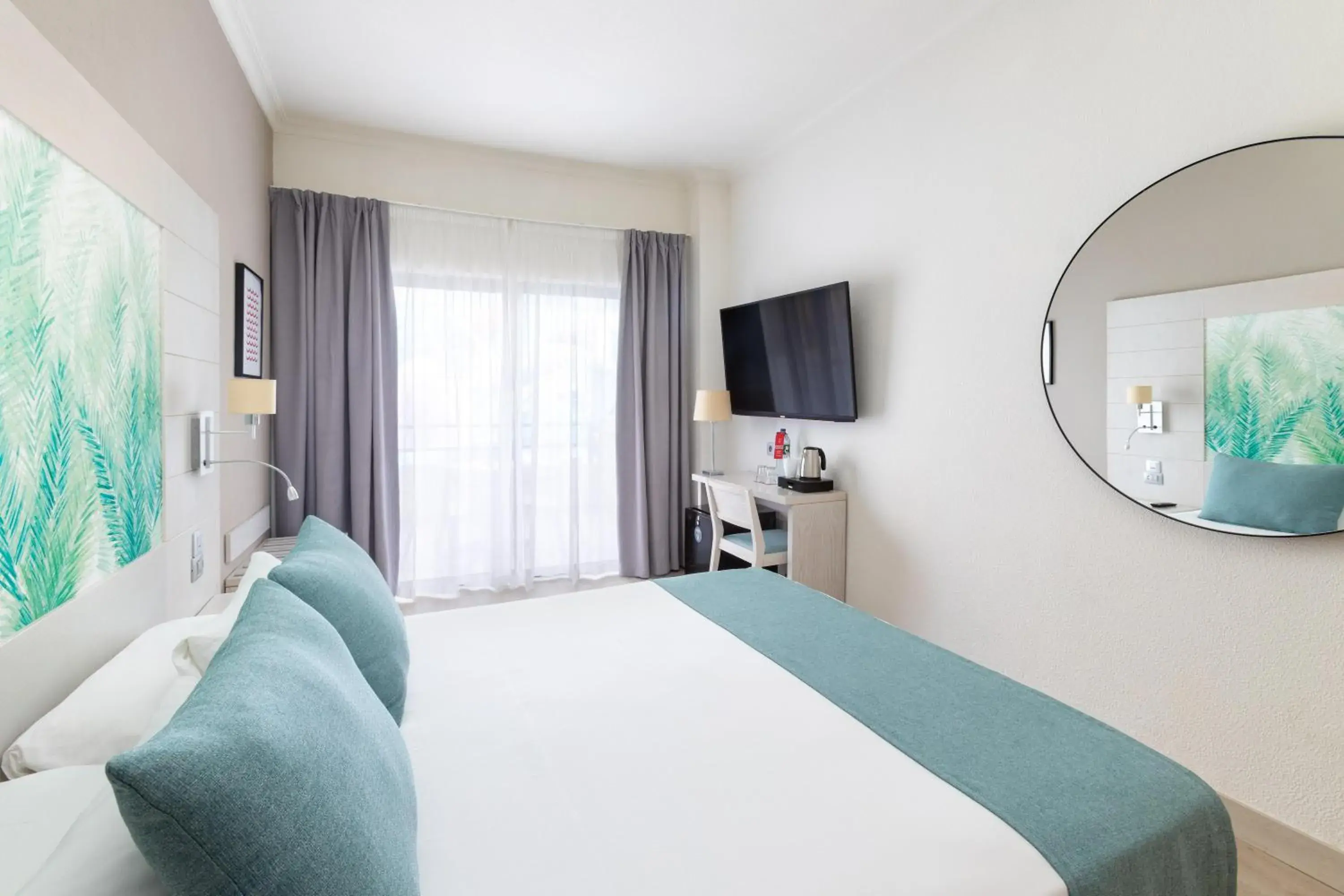 Photo of the whole room, Bed in Tigotan Lovers & Friends Playa de las Americas - Adults Only (+18) Photo of the whole room, Bed in Tigotan Lovers & Friends Playa de las Americas - Adults Only (+18)