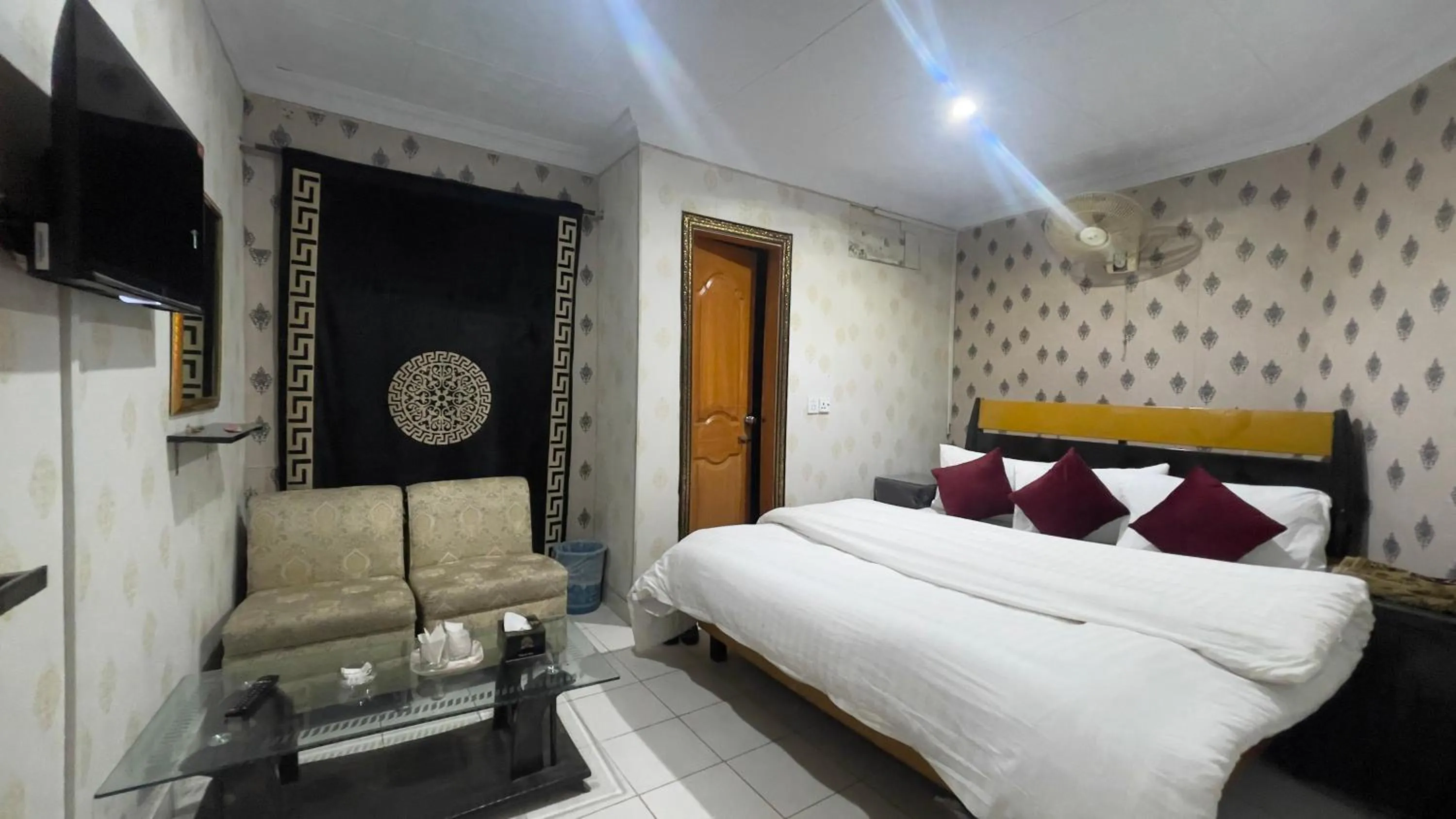 Hotel New Mid City Multan