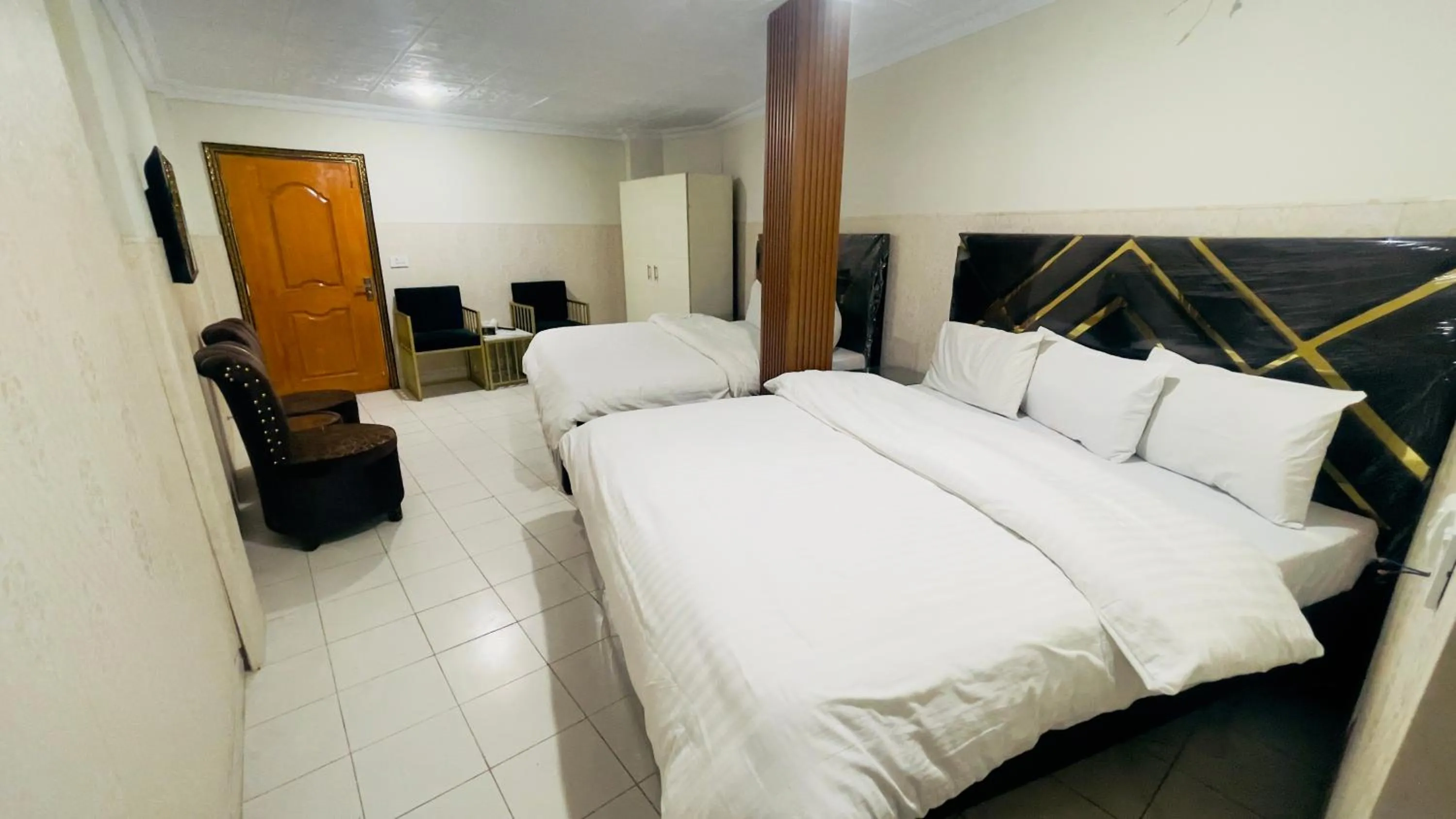 Hotel New Mid City Multan