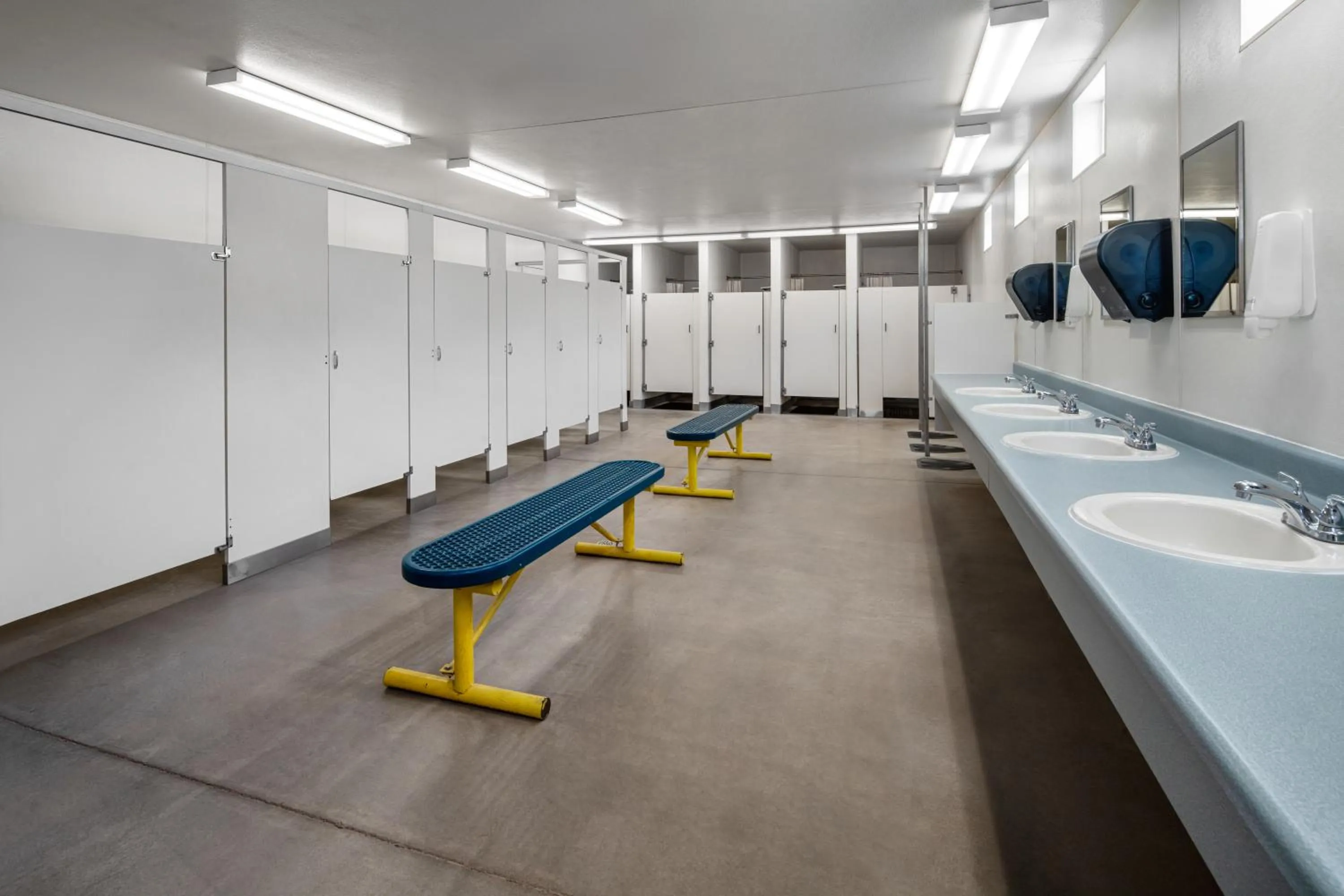 Public Bath in Sun Outdoors Arches Gateway