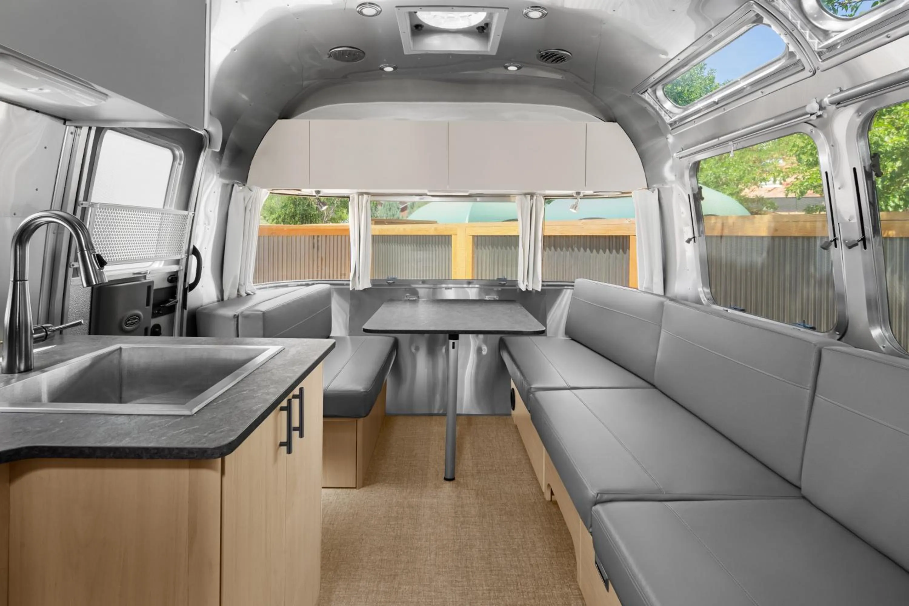 Dining area in Sun Outdoors Arches Gateway