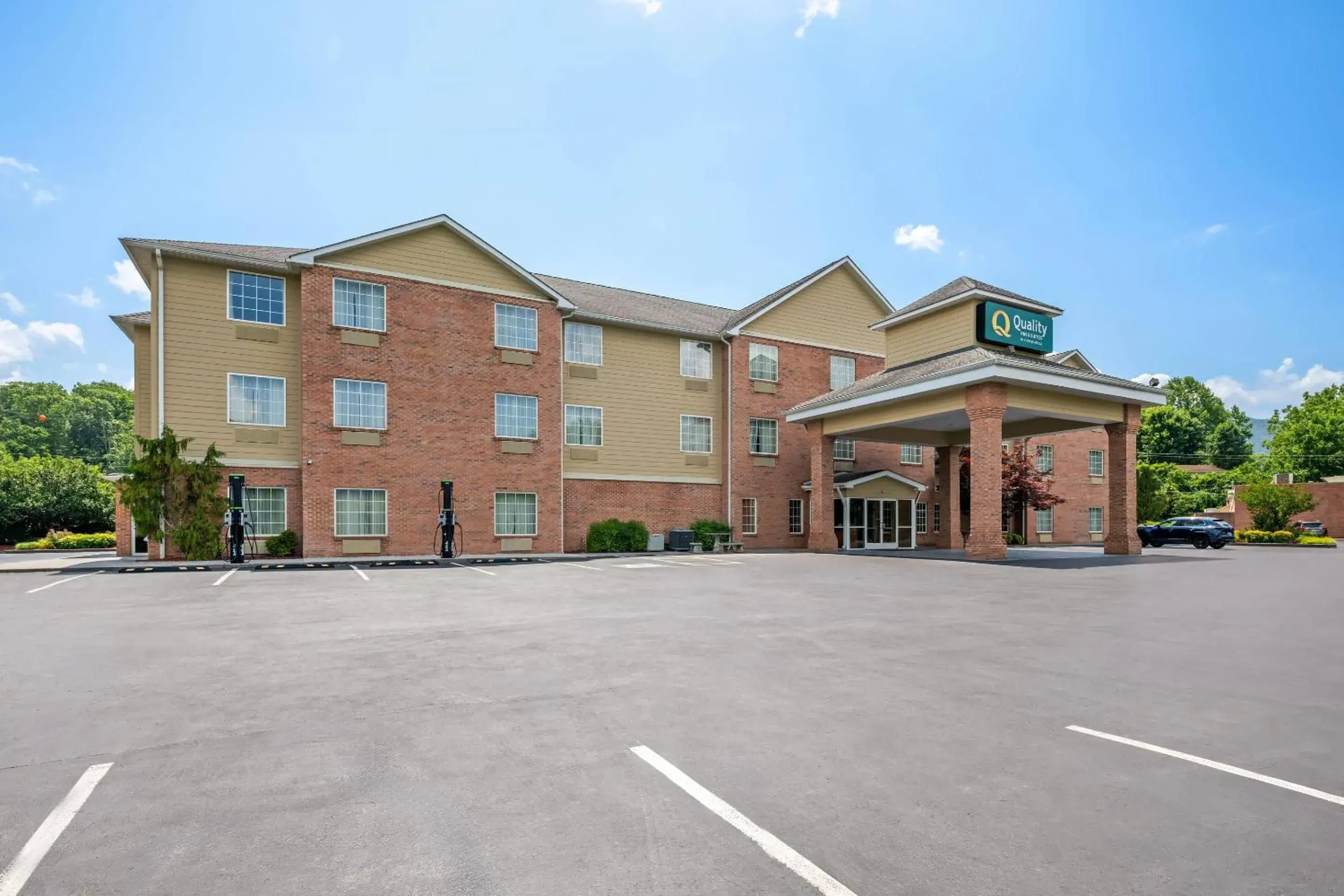 Property building in Quality Inn & Suites Big Stone Gap Property building in Quality Inn & Suites Big Stone Gap