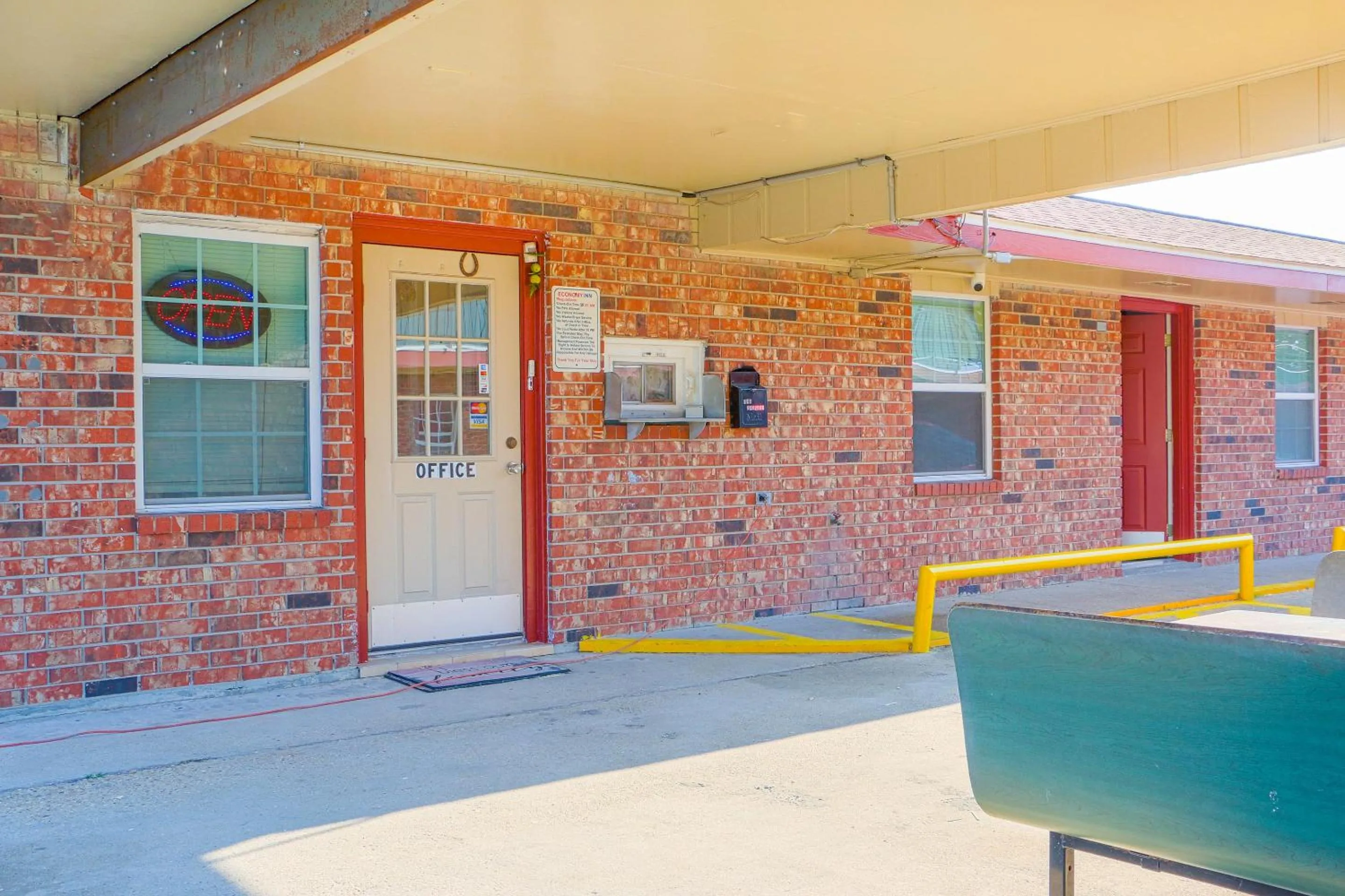 Facade/entrance in Economy Inn By OYO Lockport near Houma