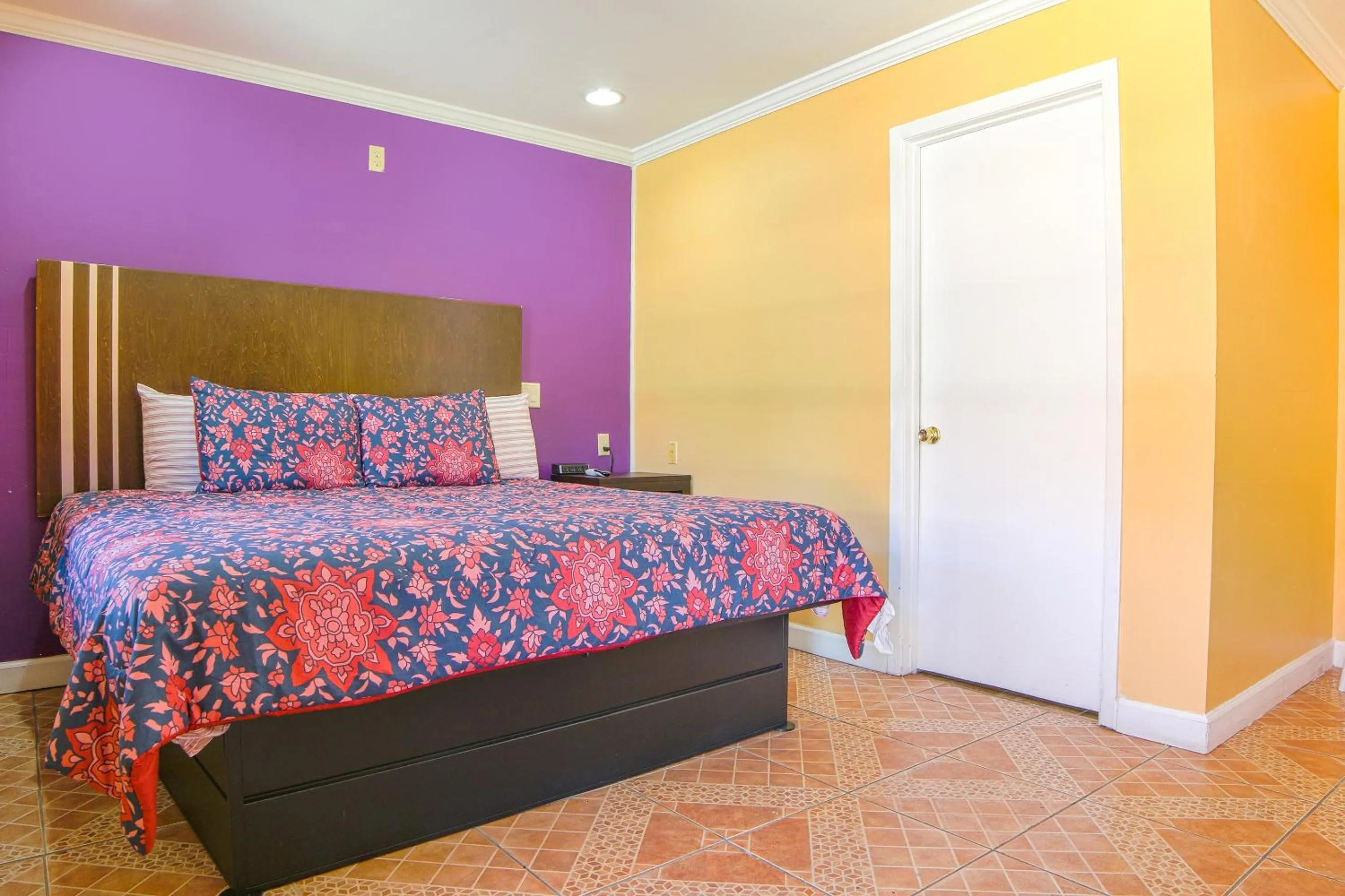 Bedroom, Bed in Economy Inn By OYO Lockport near Houma