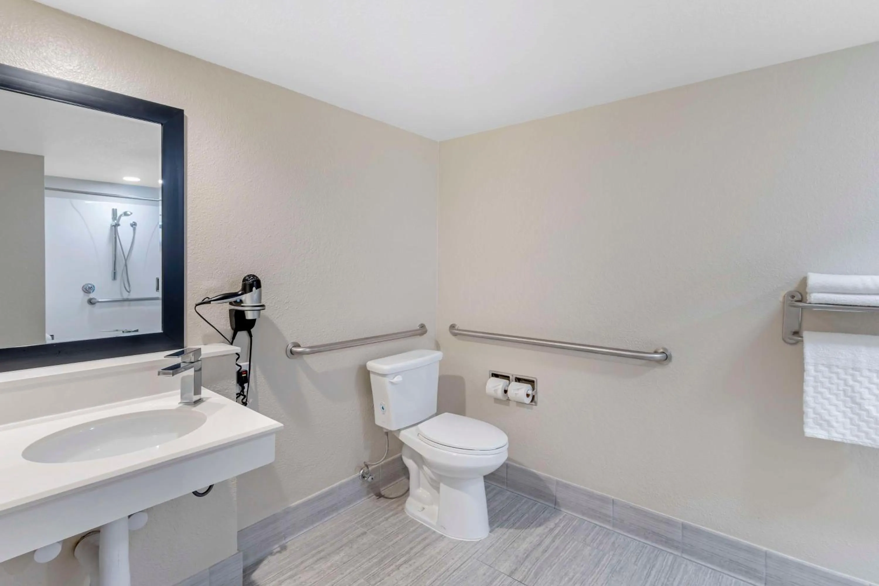 Bathroom in Best Western Cordelia Inn