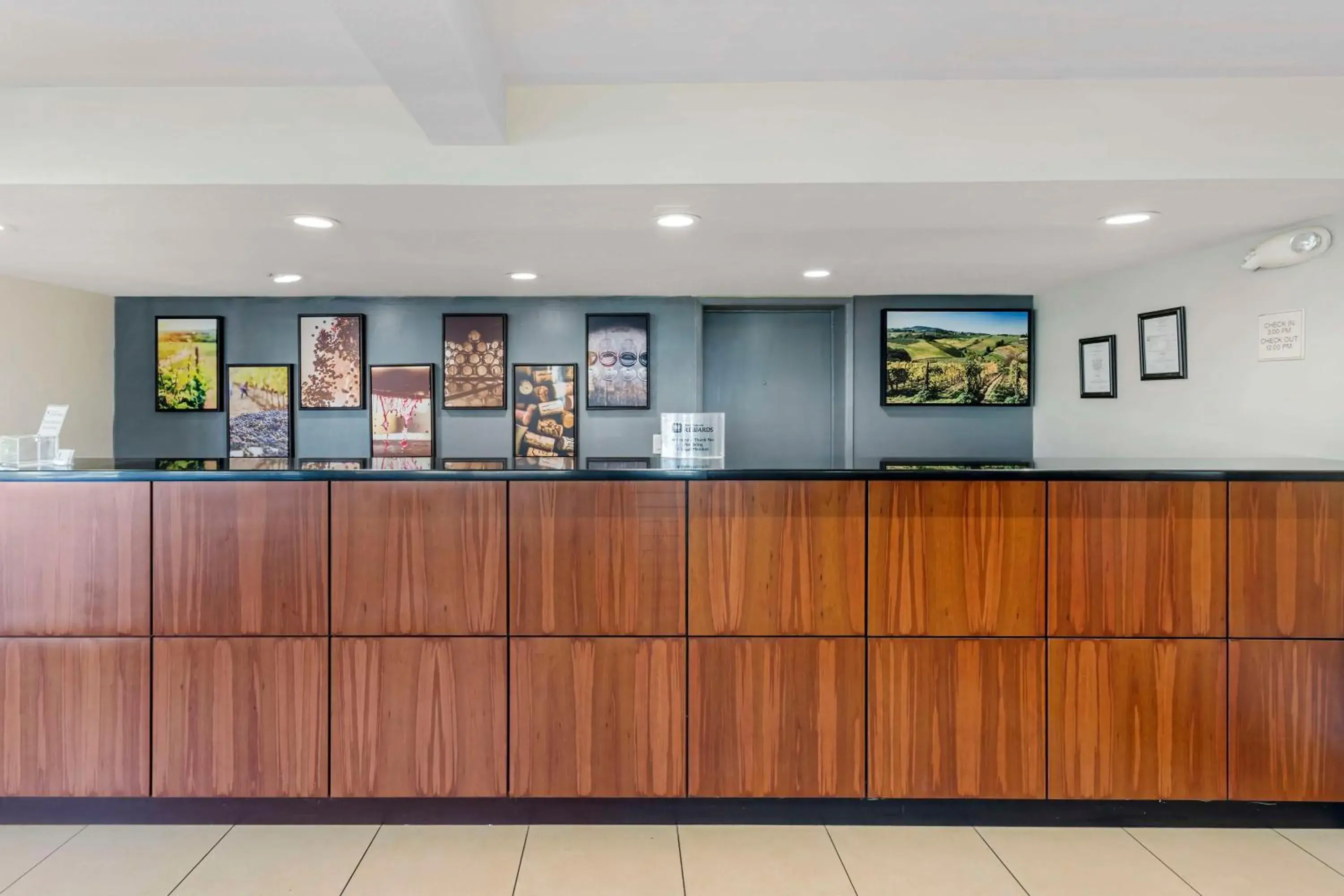 Lobby or reception in Best Western Cordelia Inn Lobby or reception in Best Western Cordelia Inn