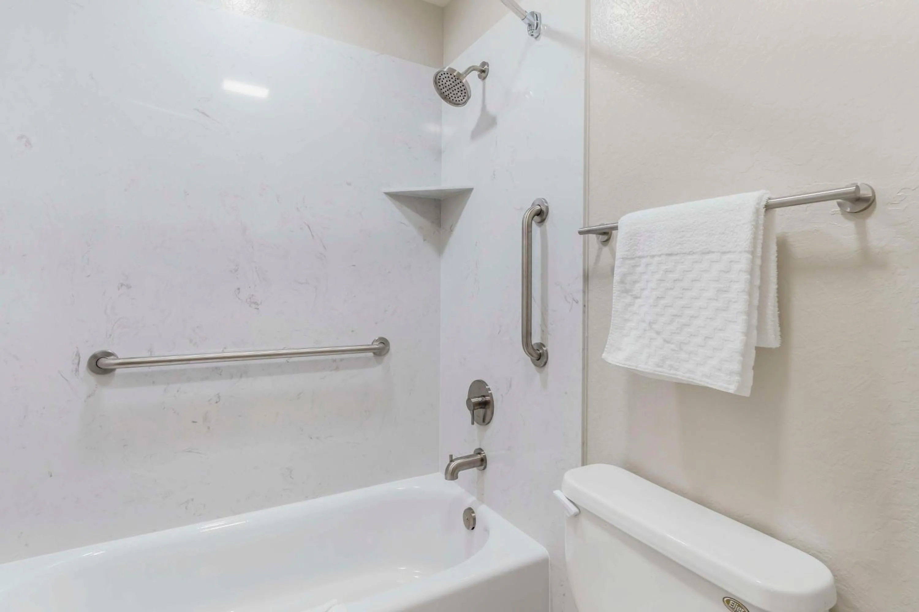 Bathroom in Best Western Cordelia Inn