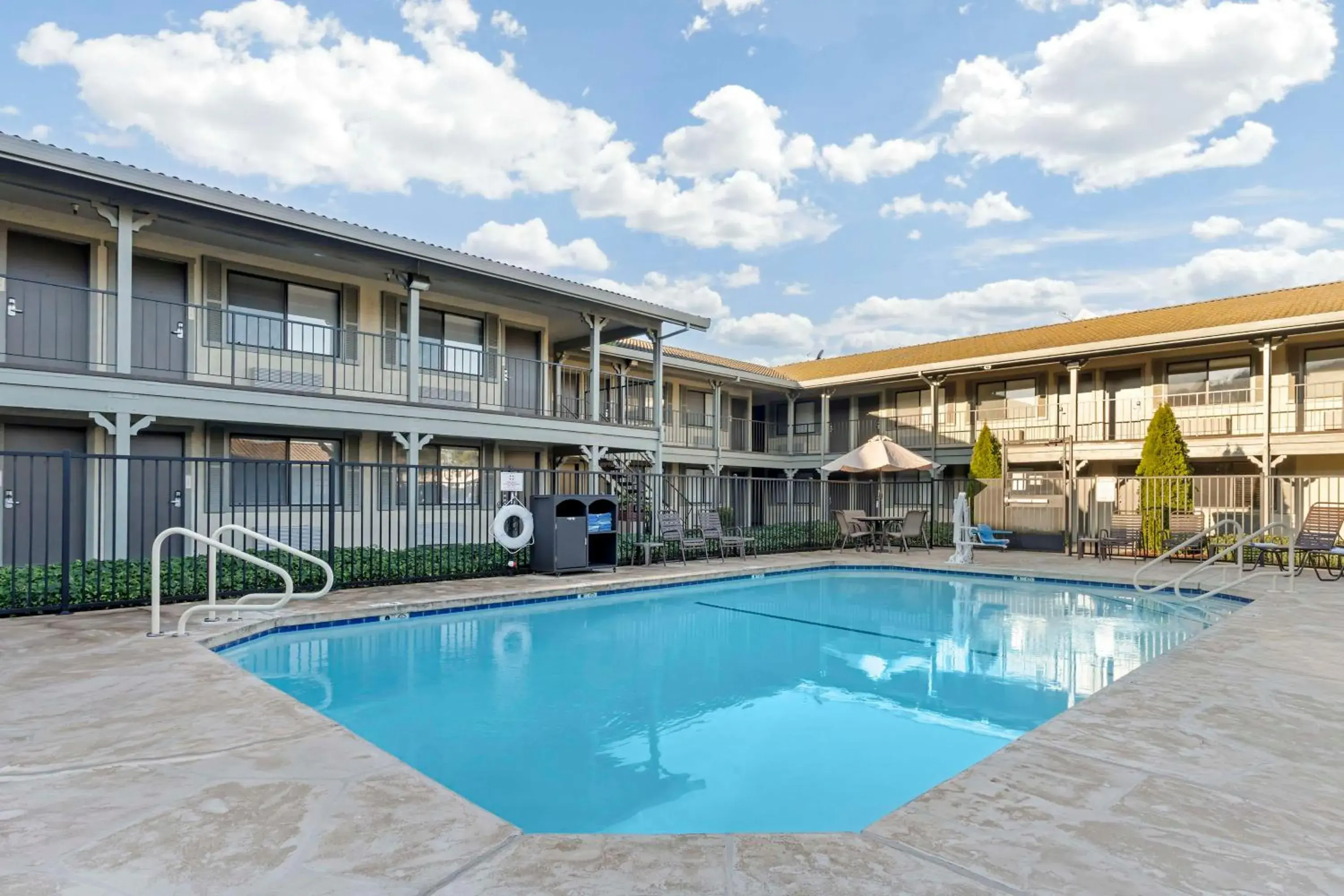 Pool view in Best Western Cordelia Inn Pool view in Best Western Cordelia Inn