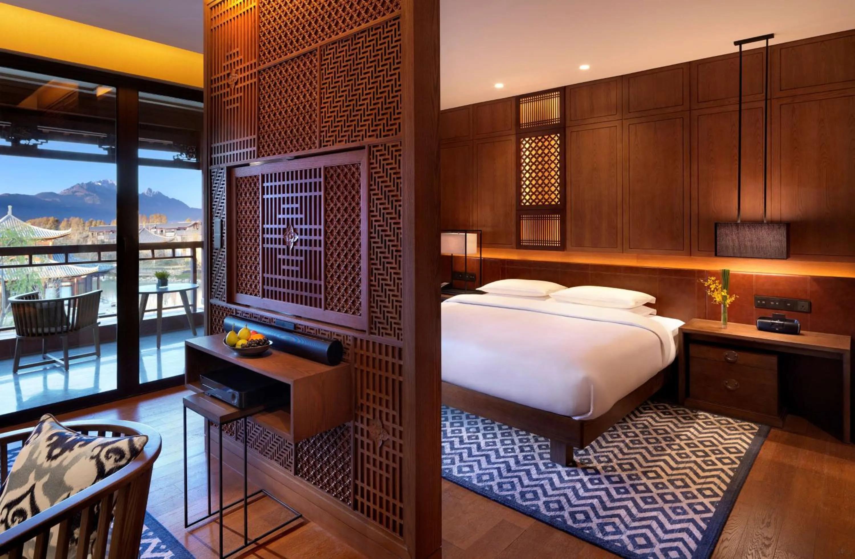 Photo of the whole room, Bed in Jinmao Purelax Lijiang, The Unbound Collection By HYATT