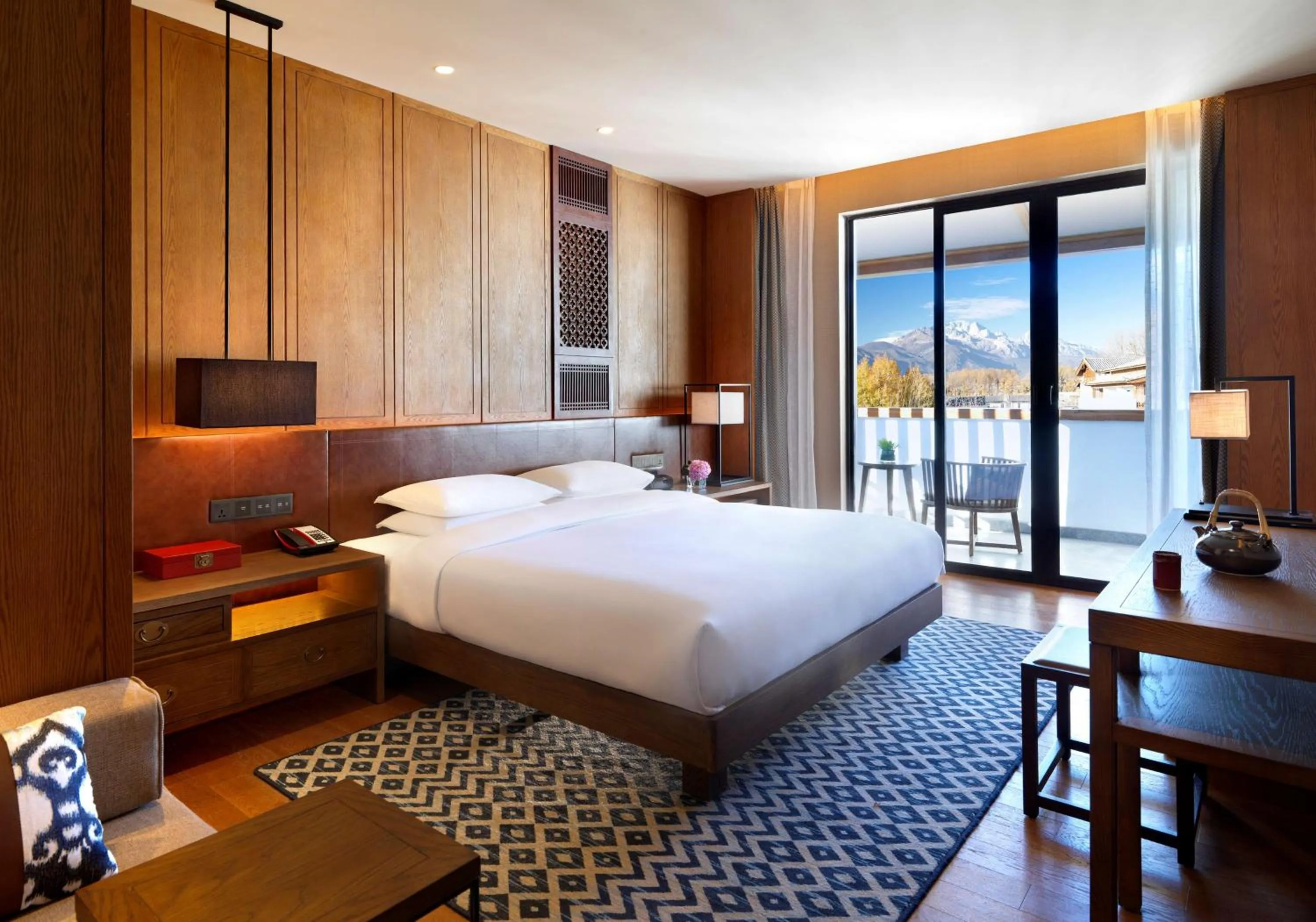 Photo of the whole room, Bed in Jinmao Purelax Lijiang, The Unbound Collection By HYATT