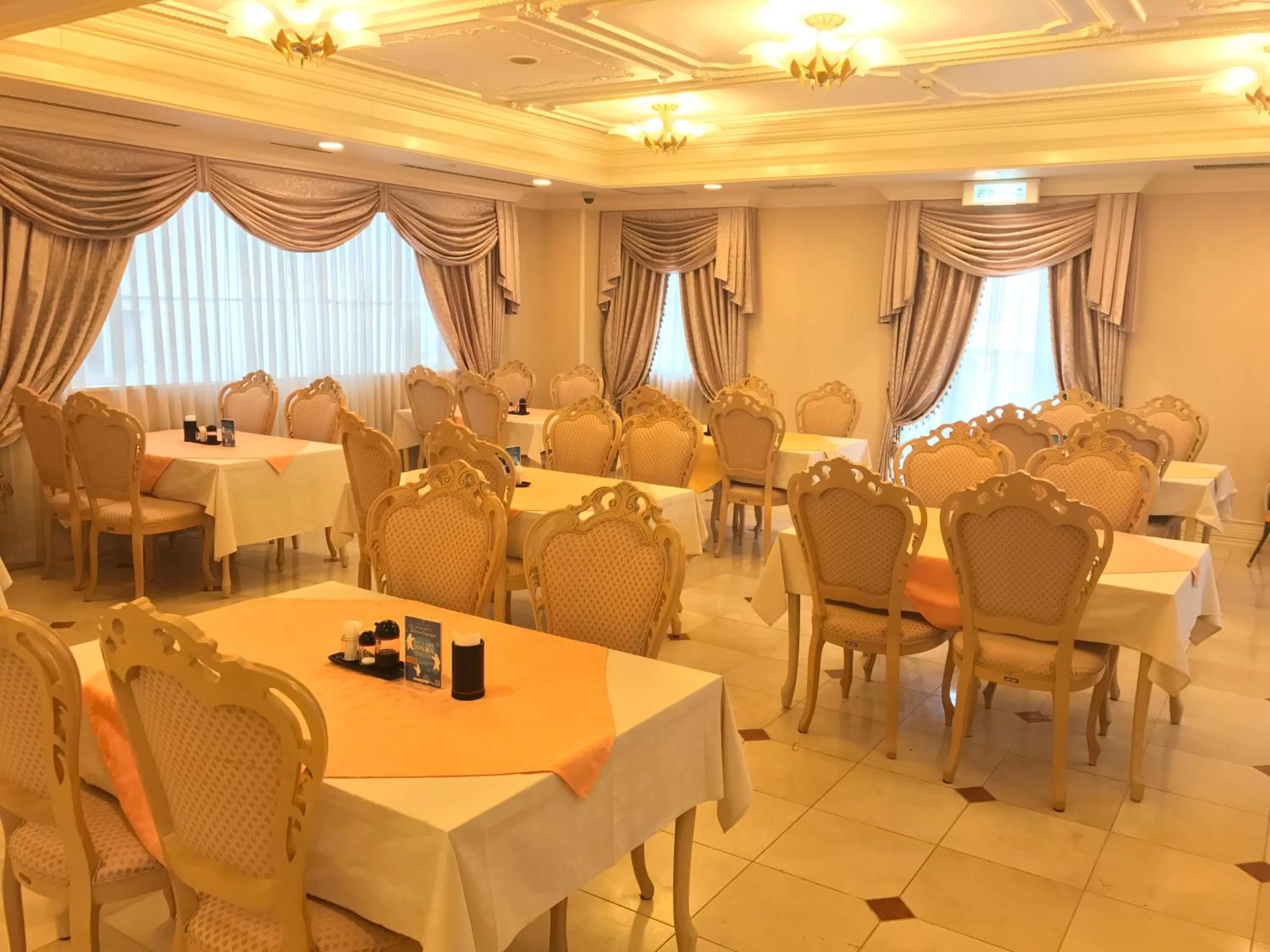 Restaurant/places to eat in Hotel Premium Green Sovereign