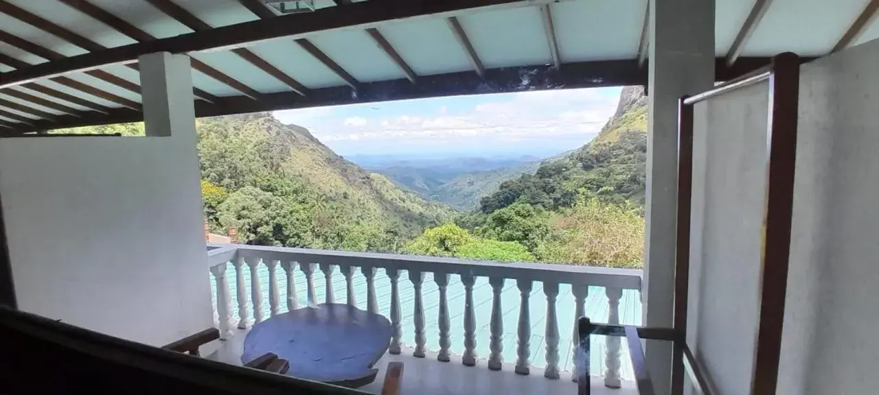 Double Room with Balcony in Misty Hills Ella Resort Double Room with Balcony in Misty Hills Ella Resort