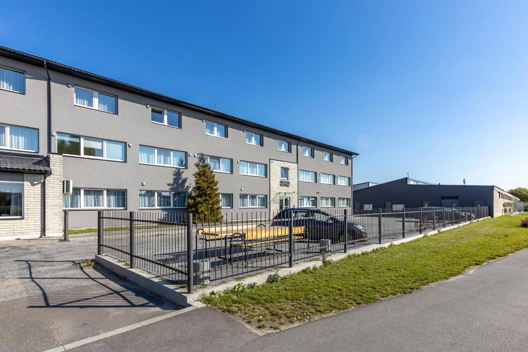 Property building in Reldor Motell