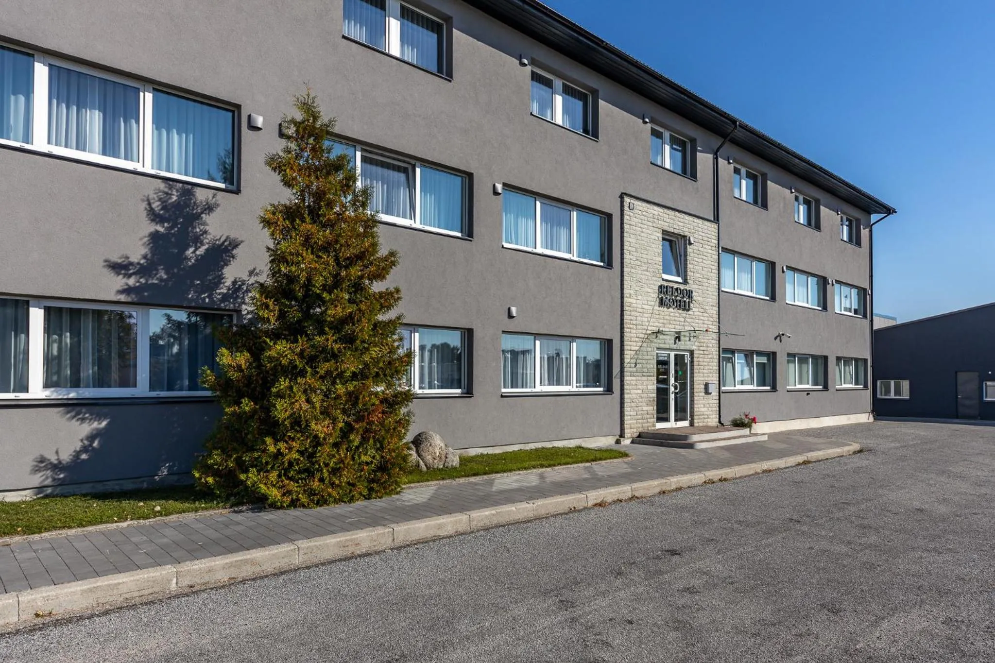 Property building in Reldor Motell