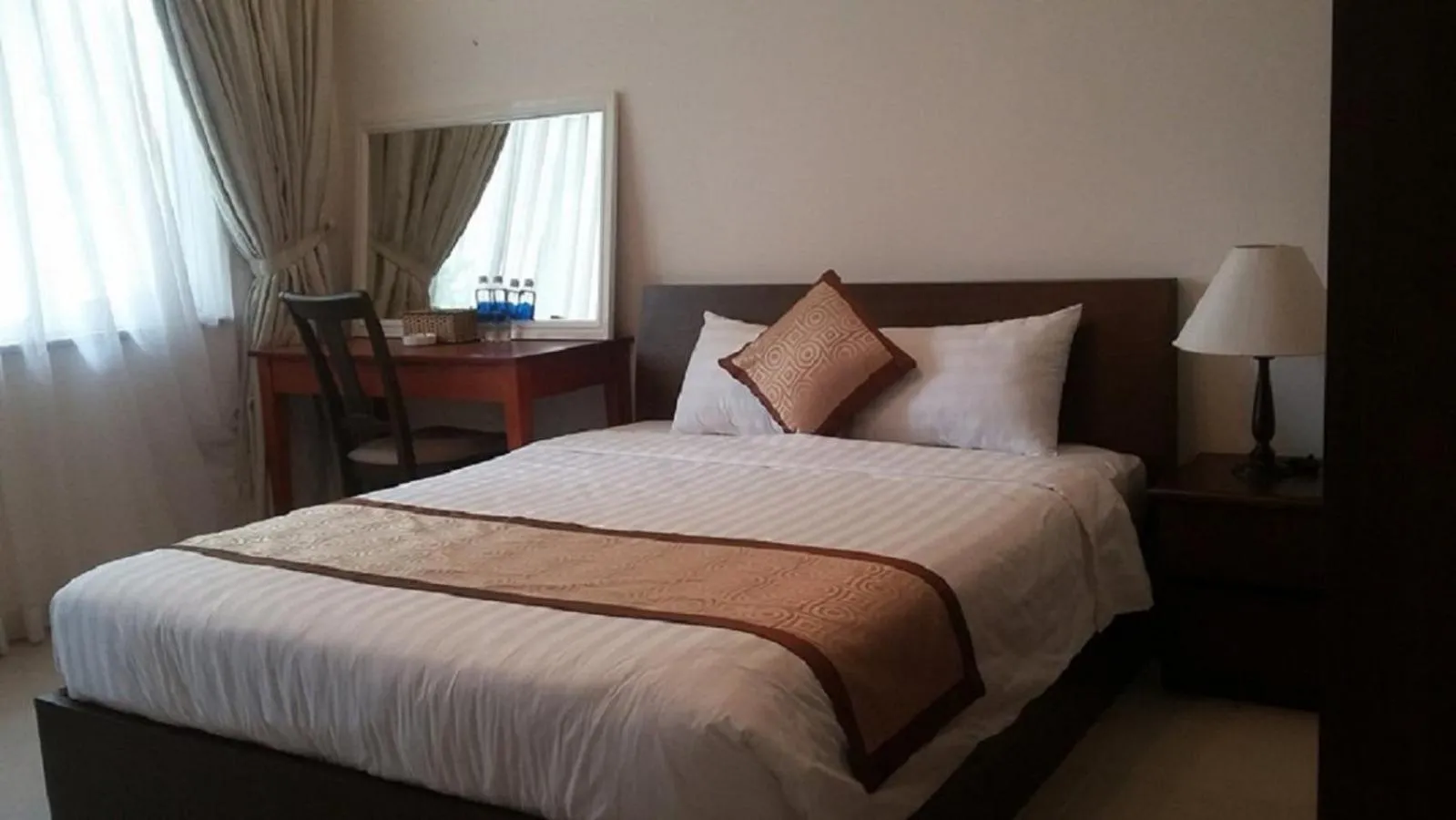 Bathroom, Bed in Vietnam Golf - Lake View Villas