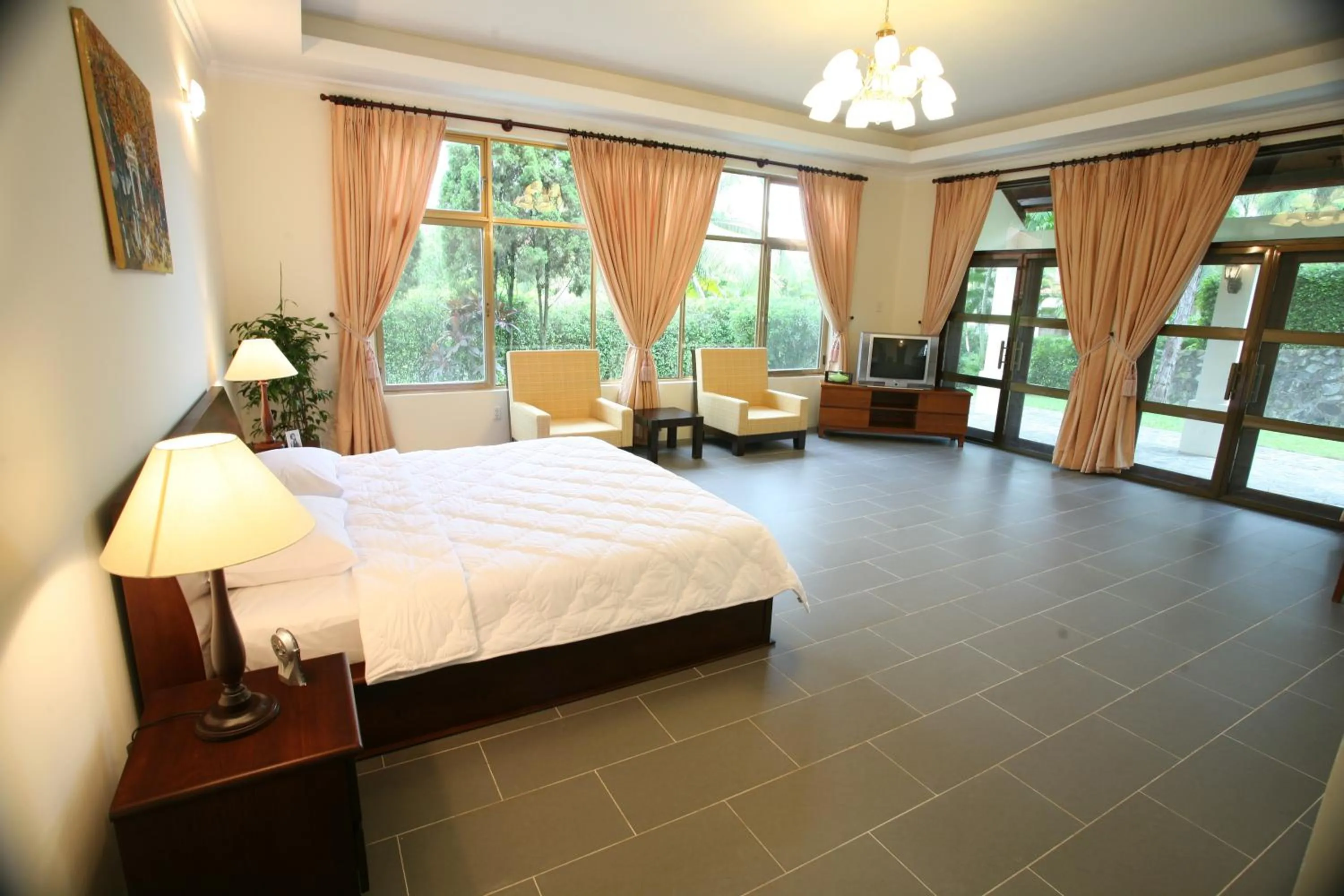 Photo of the whole room, Bed in Vietnam Golf - Lake View Villas