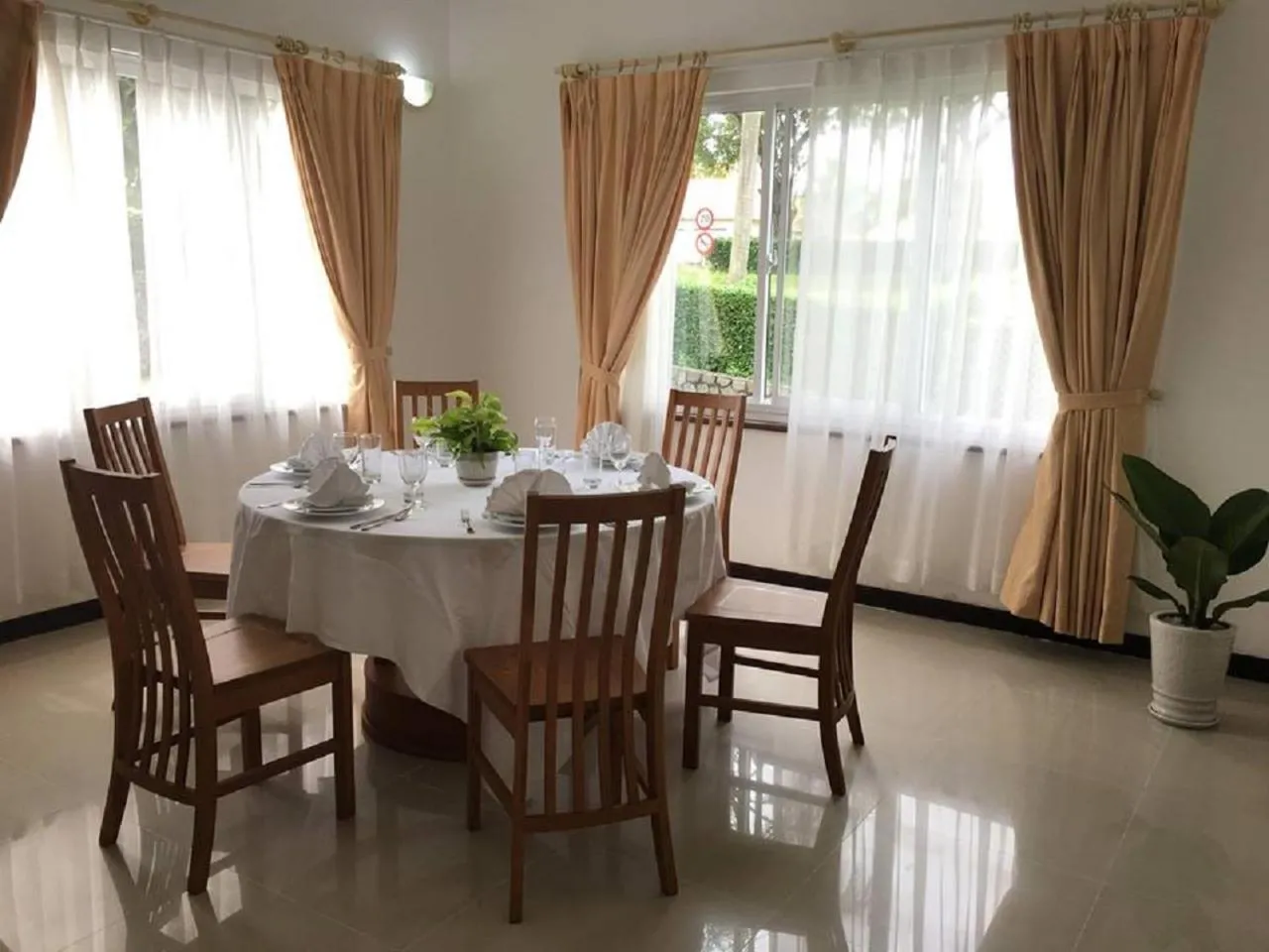 Dining area in Vietnam Golf - Lake View Villas