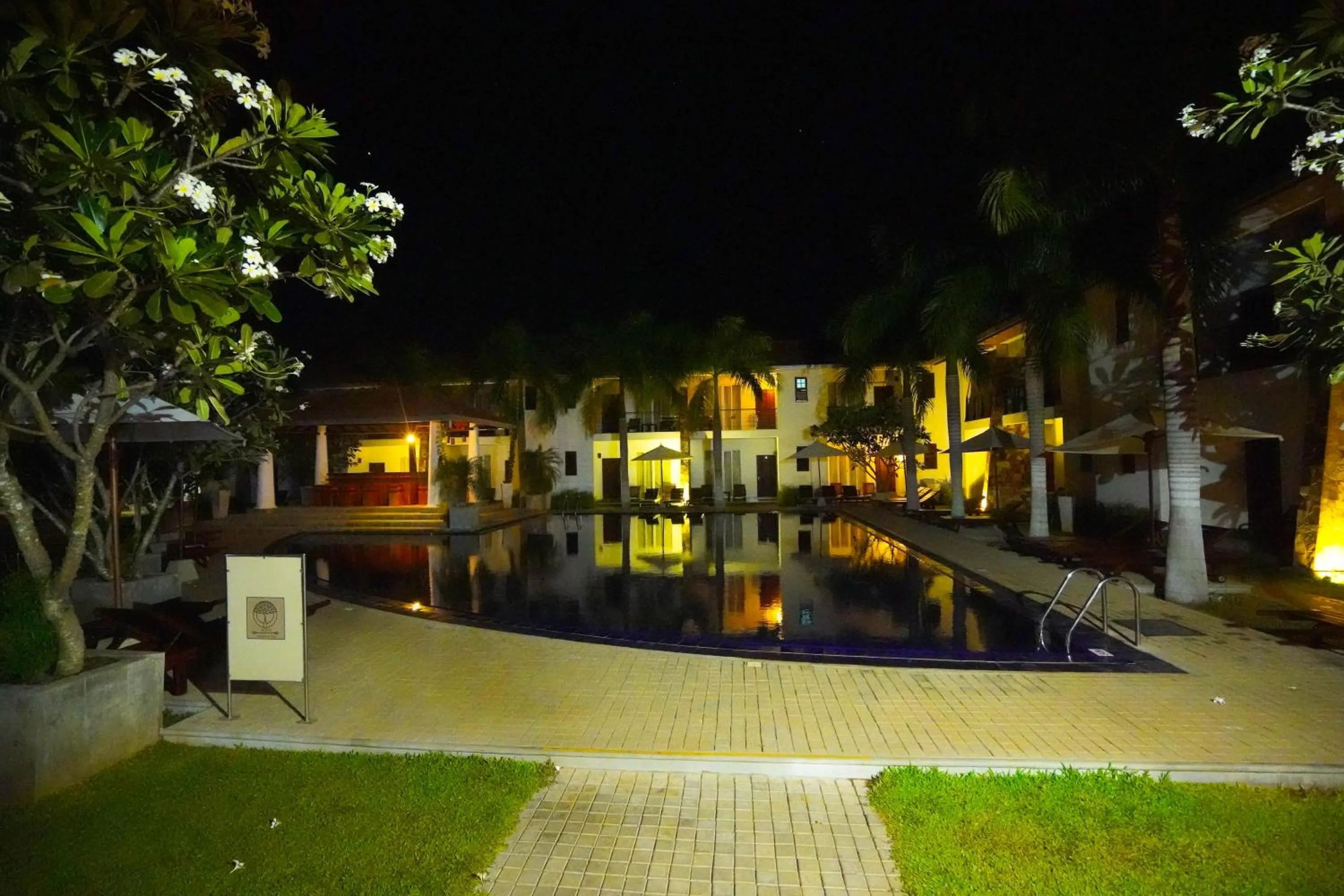 Night in Hotel Tamarind Tree