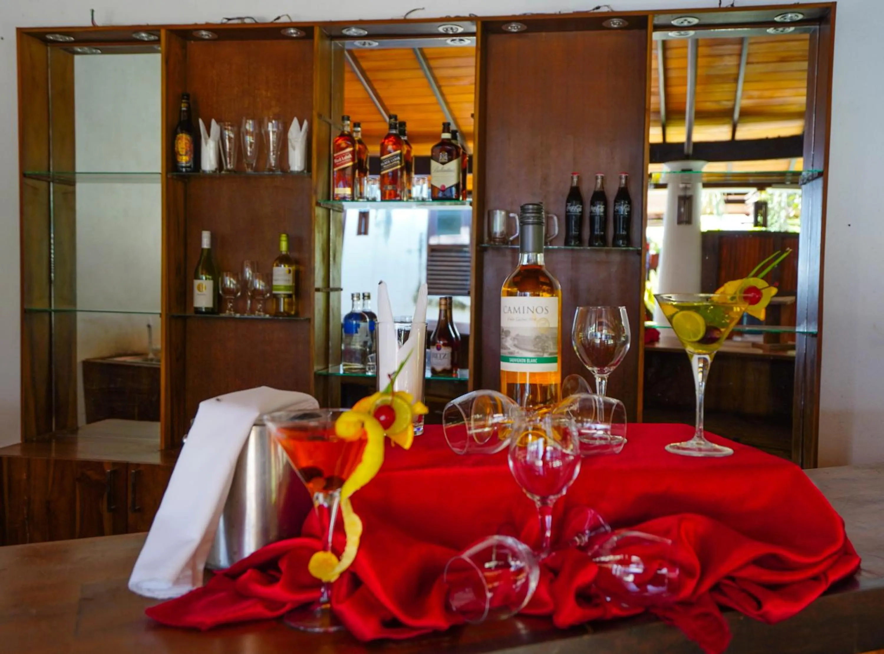 Food and drinks in Hotel Tamarind Tree