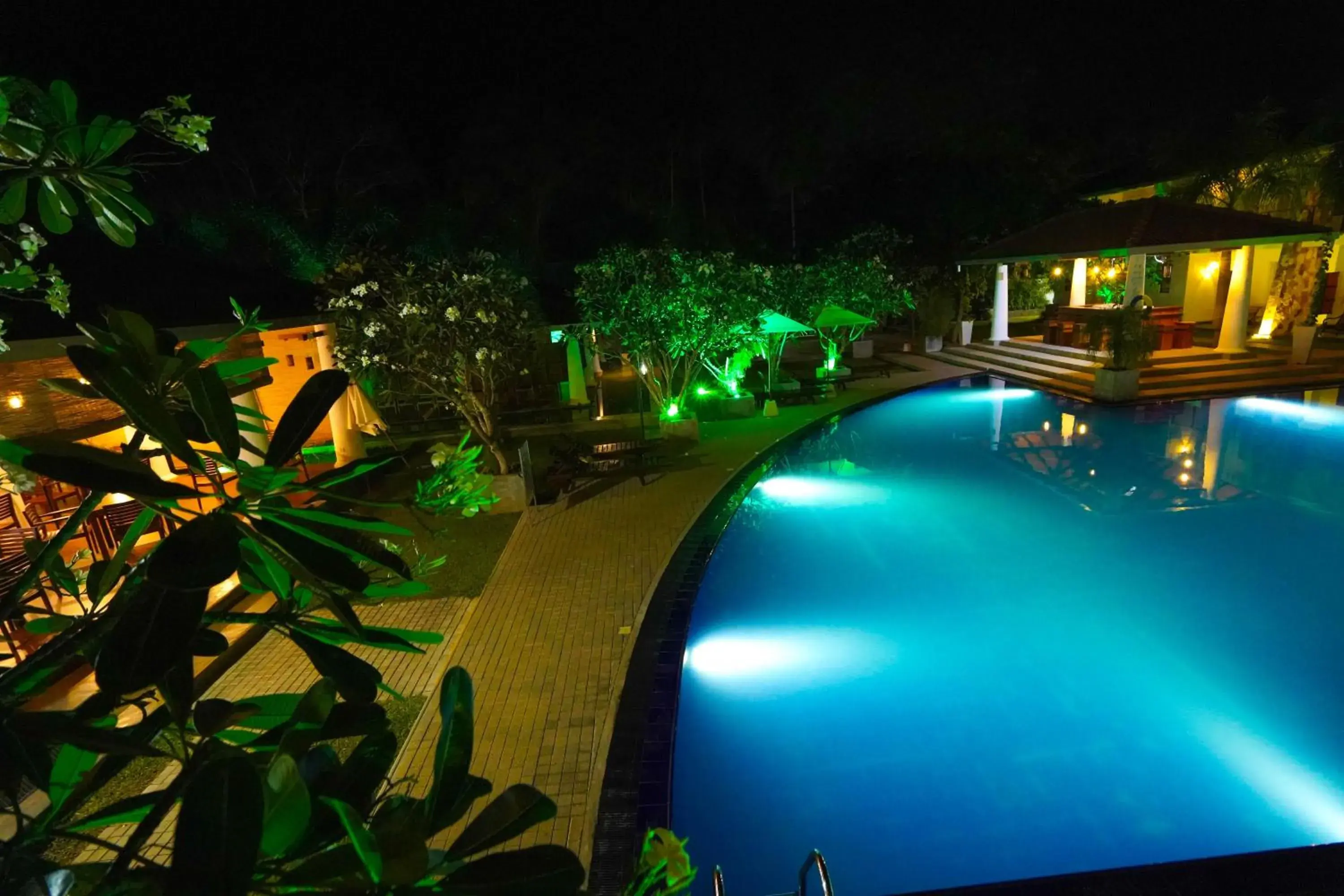 Swimming pool in Hotel Tamarind Tree Swimming pool in Hotel Tamarind Tree