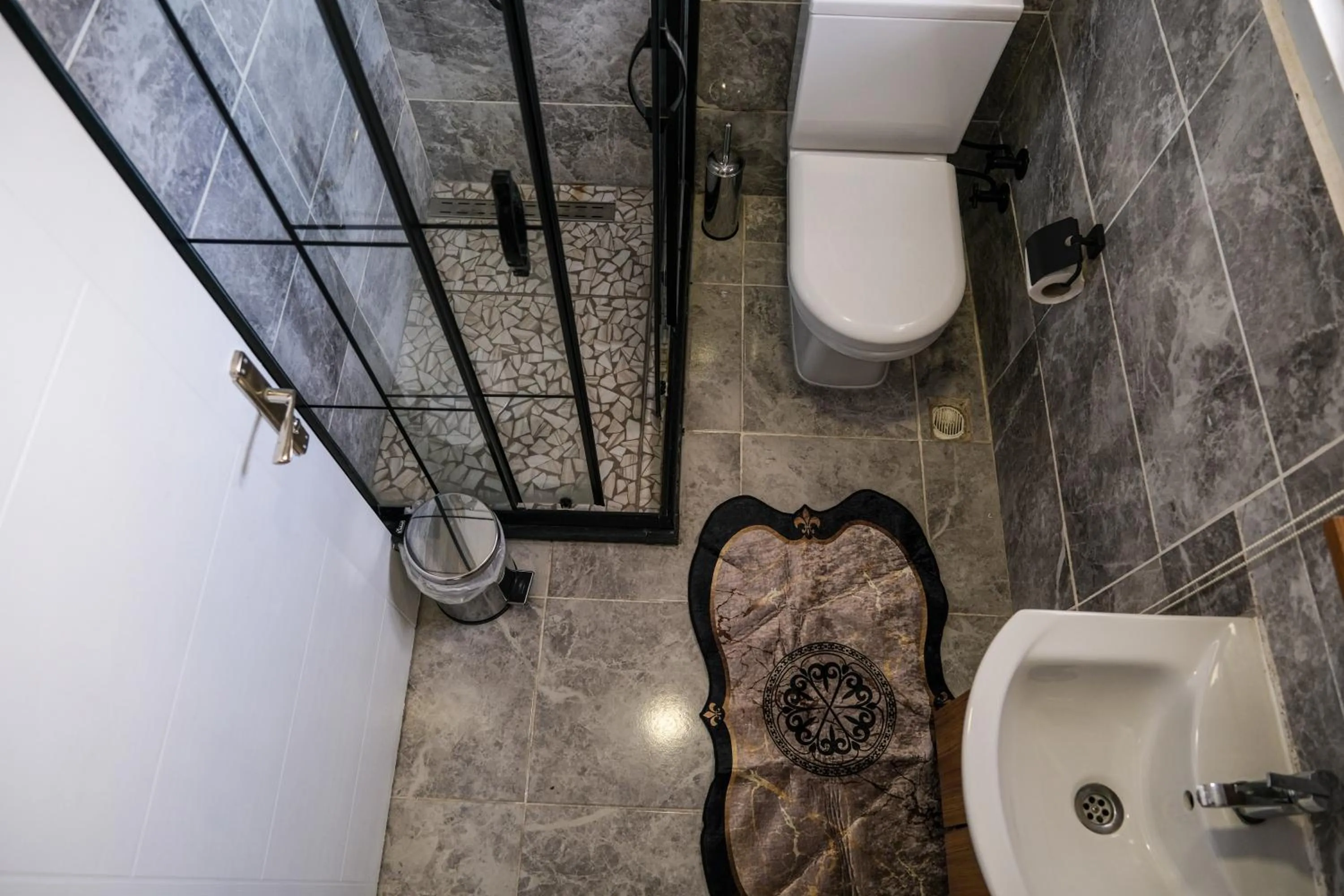 Shower in Taksim Neo Pera Suites