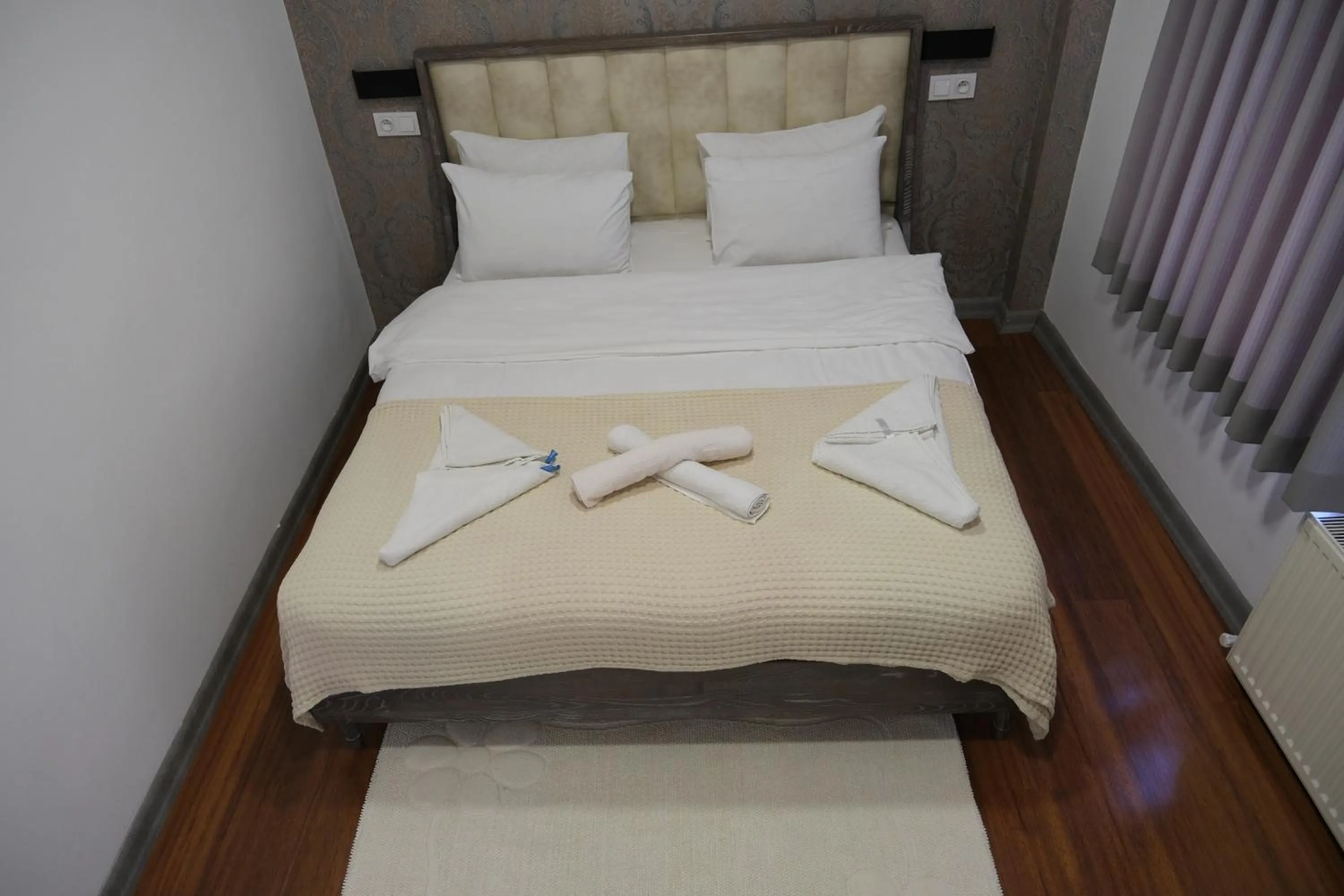 Bed in Taksim Neo Pera Suites