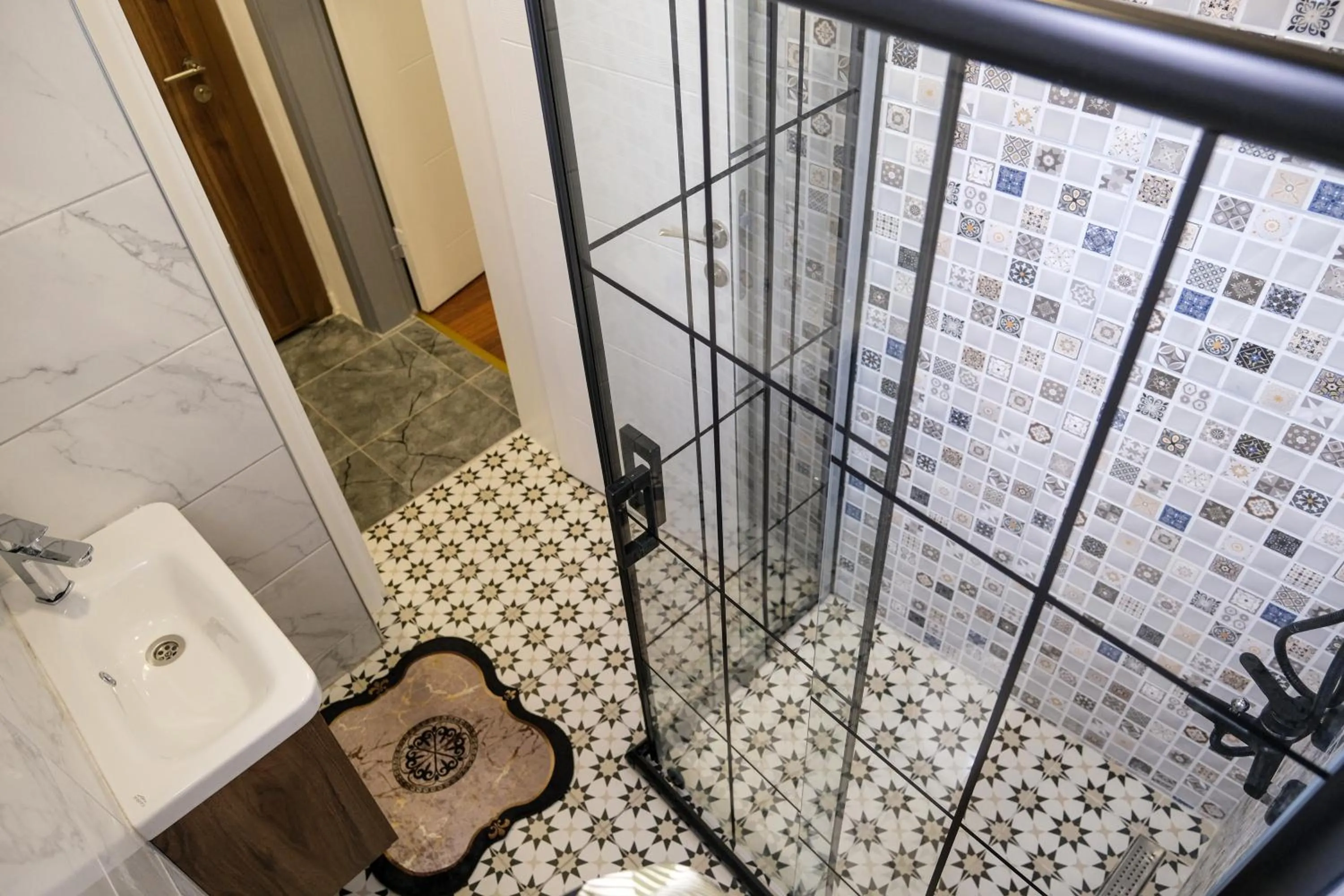 Shower in Taksim Neo Pera Suites