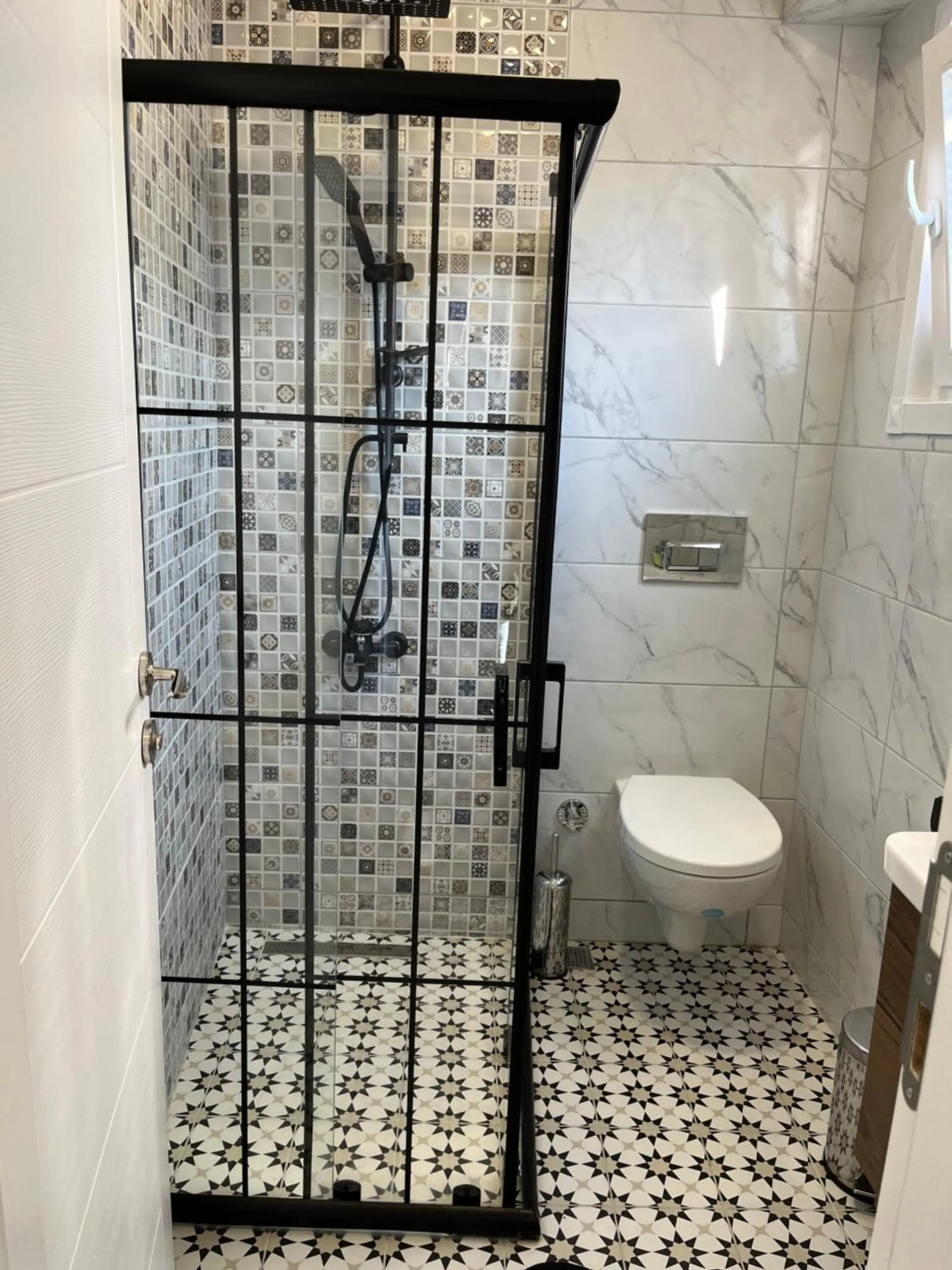 Shower in Taksim Neo Pera Suites