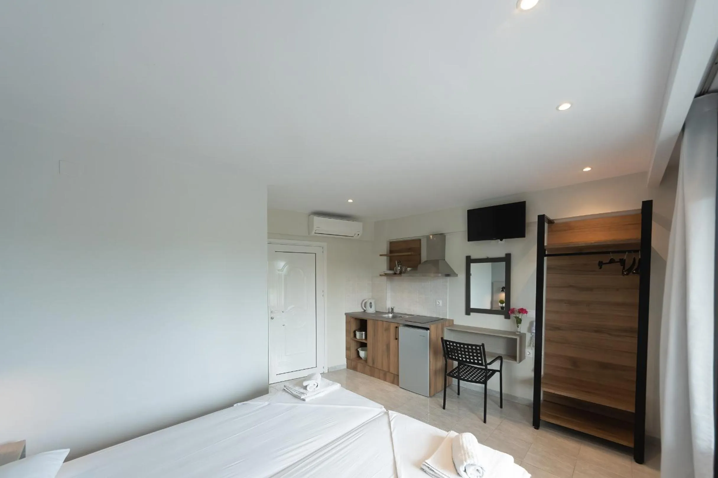 TV and multimedia, Bed in Nikos Villas