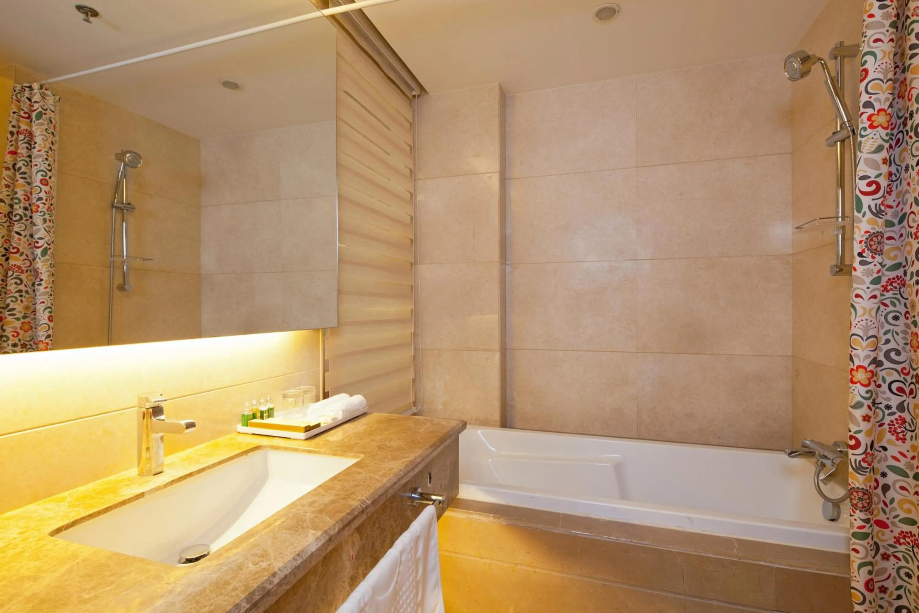 Bathroom in Beijing Xinxiang Yayuan Apartment (Sanlitun)