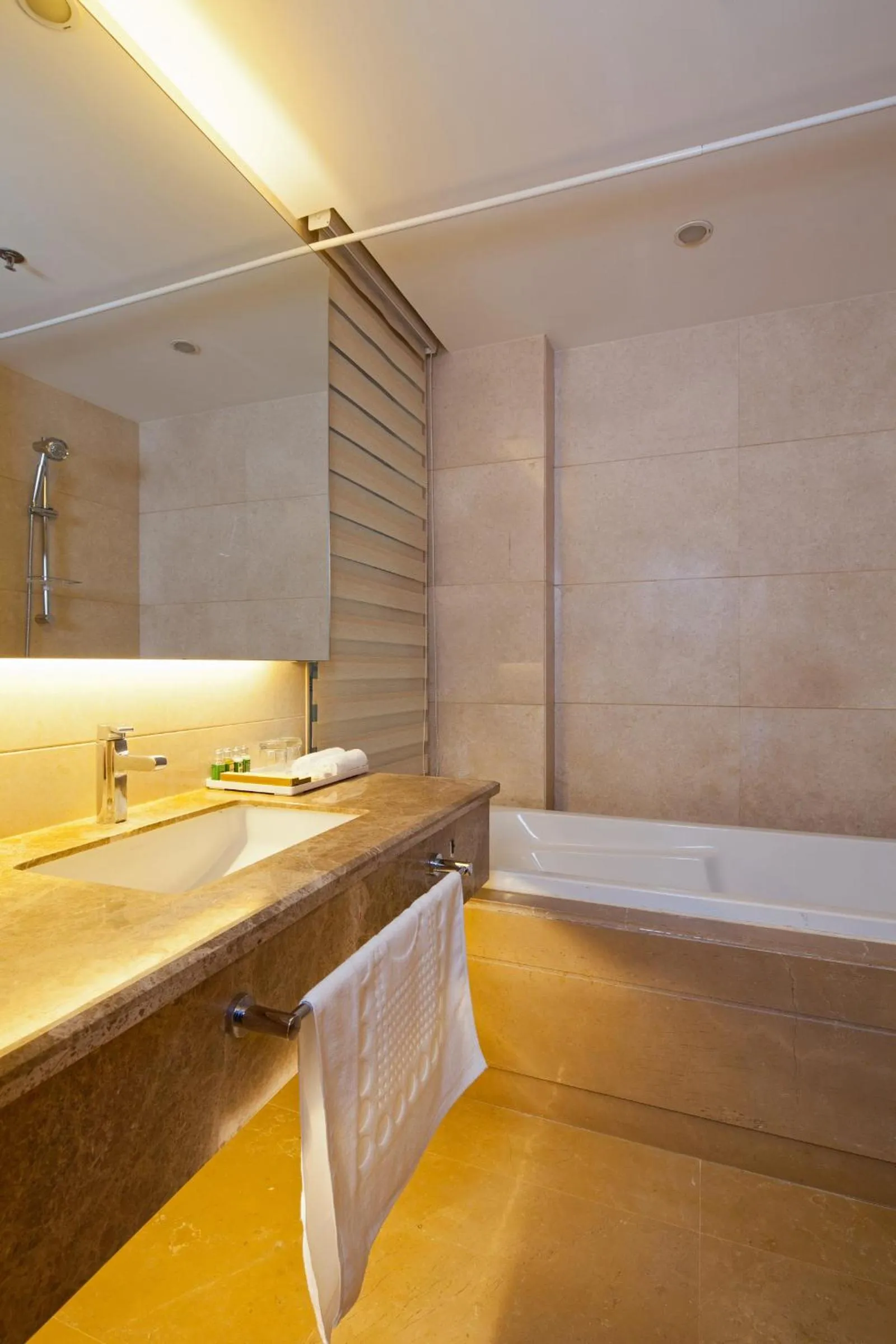 Bathroom in Beijing Xinxiang Yayuan Apartment (Sanlitun)