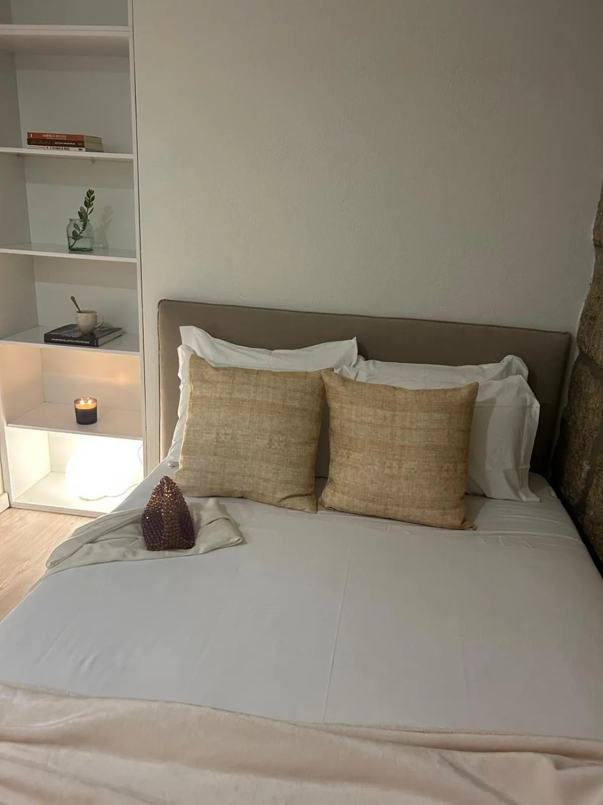 Bed in Largo São Domingos by Innapartments