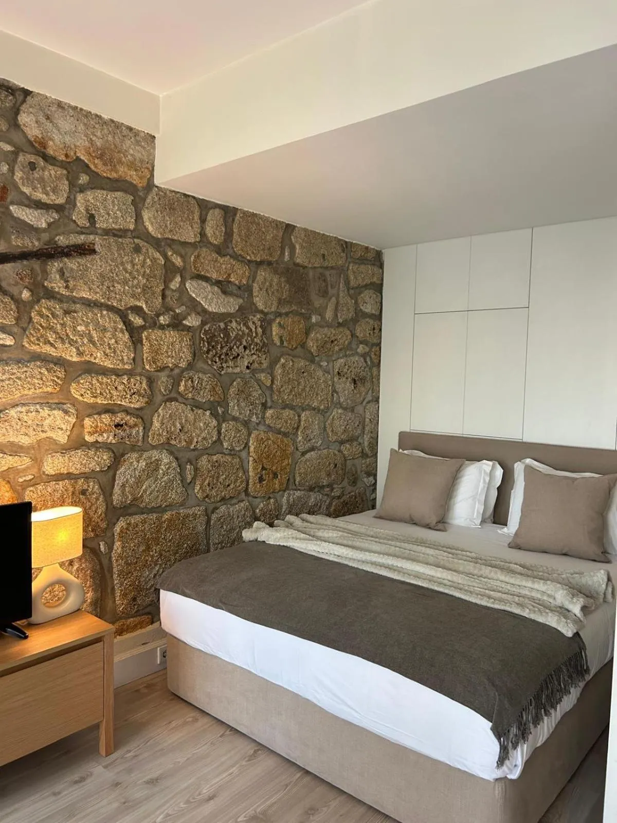 Bed in Largo São Domingos by Innapartments