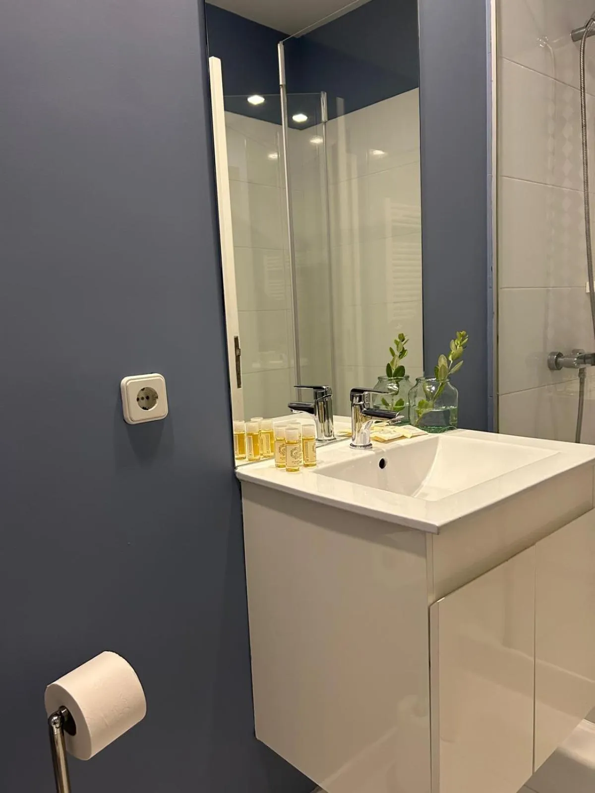 Bathroom in Largo São Domingos by Innapartments
