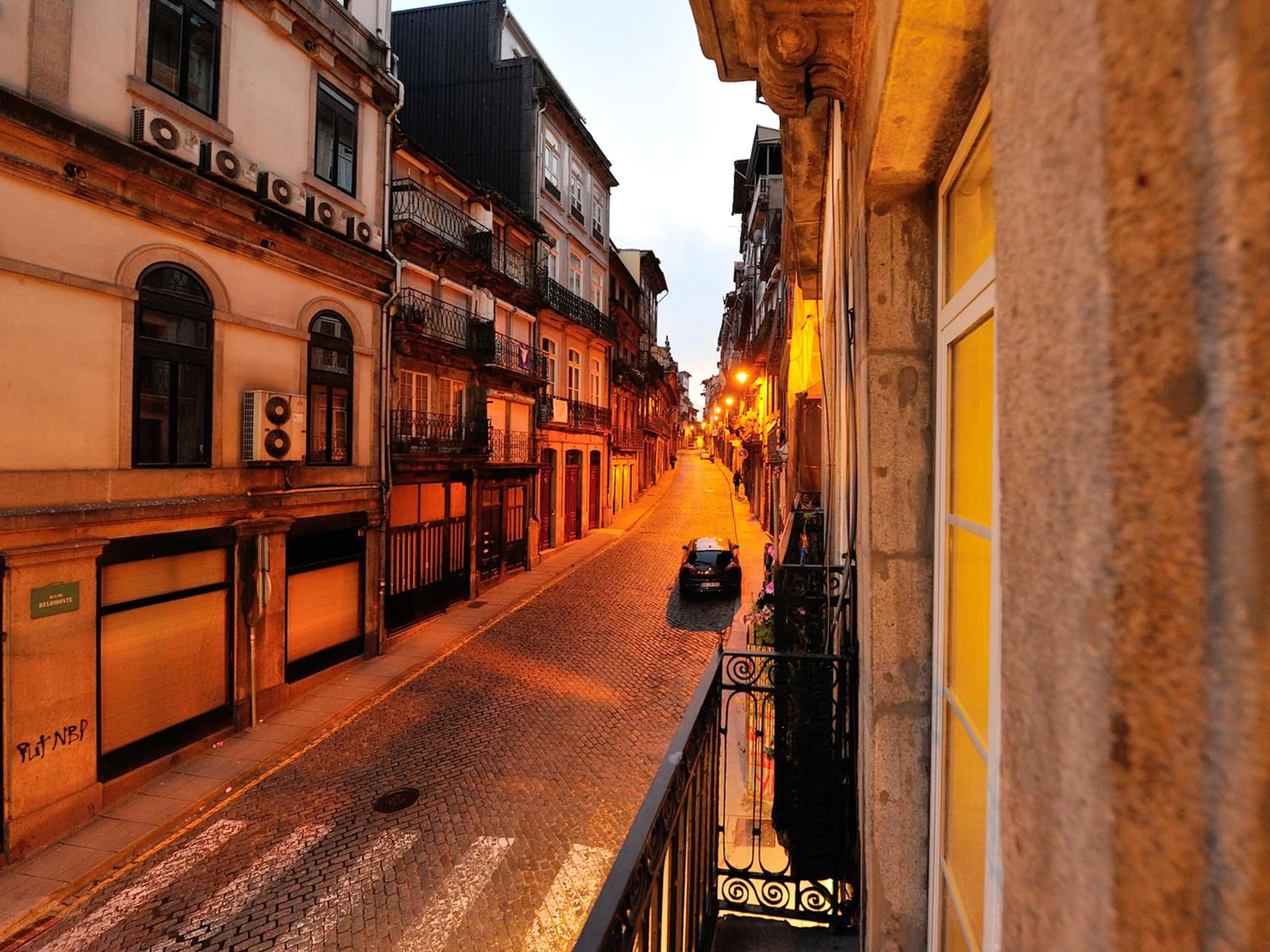 Facade/entrance in Largo São Domingos by Innapartments