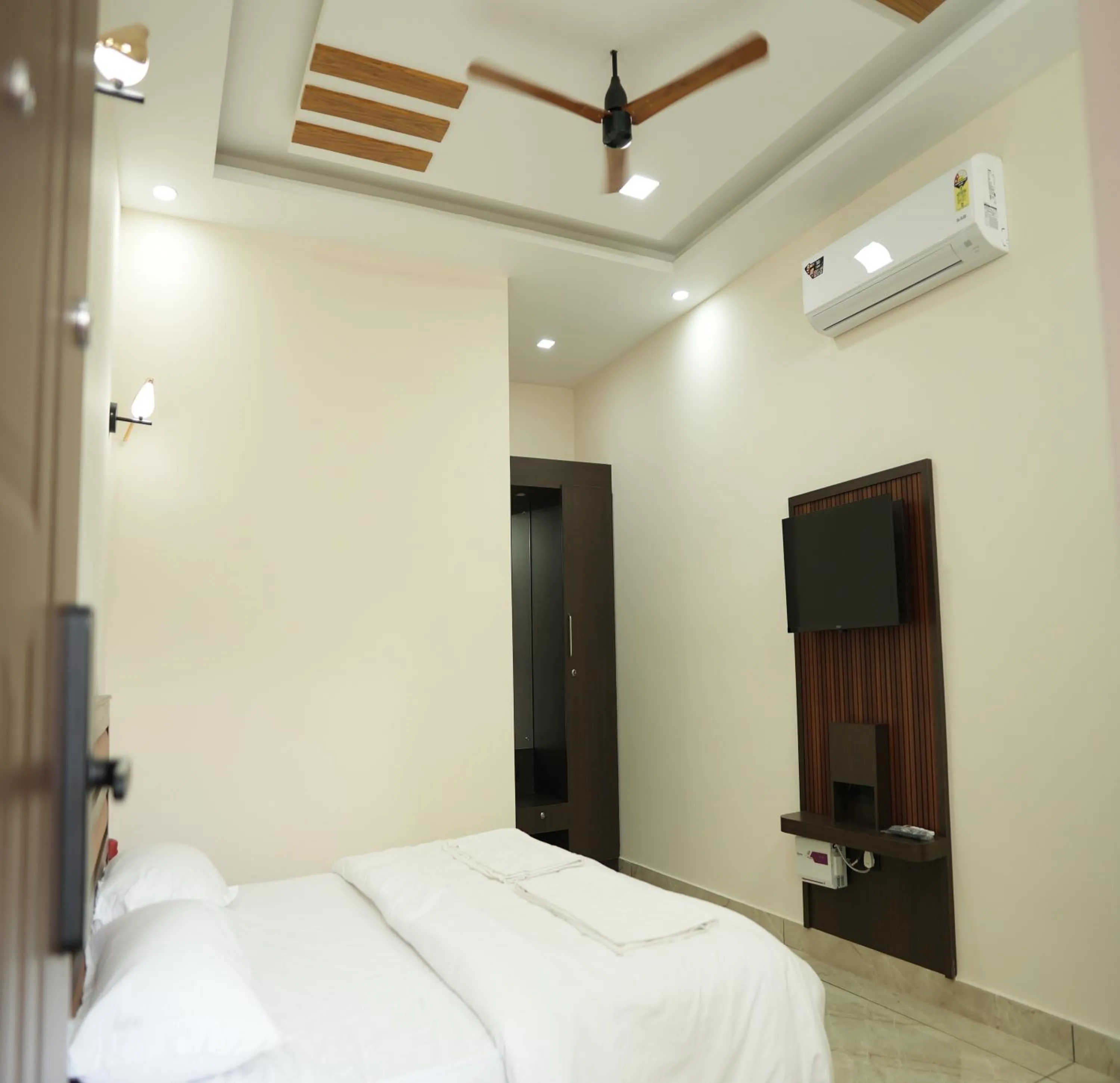 Bedroom, Bed in Manasa Water Park and Resort